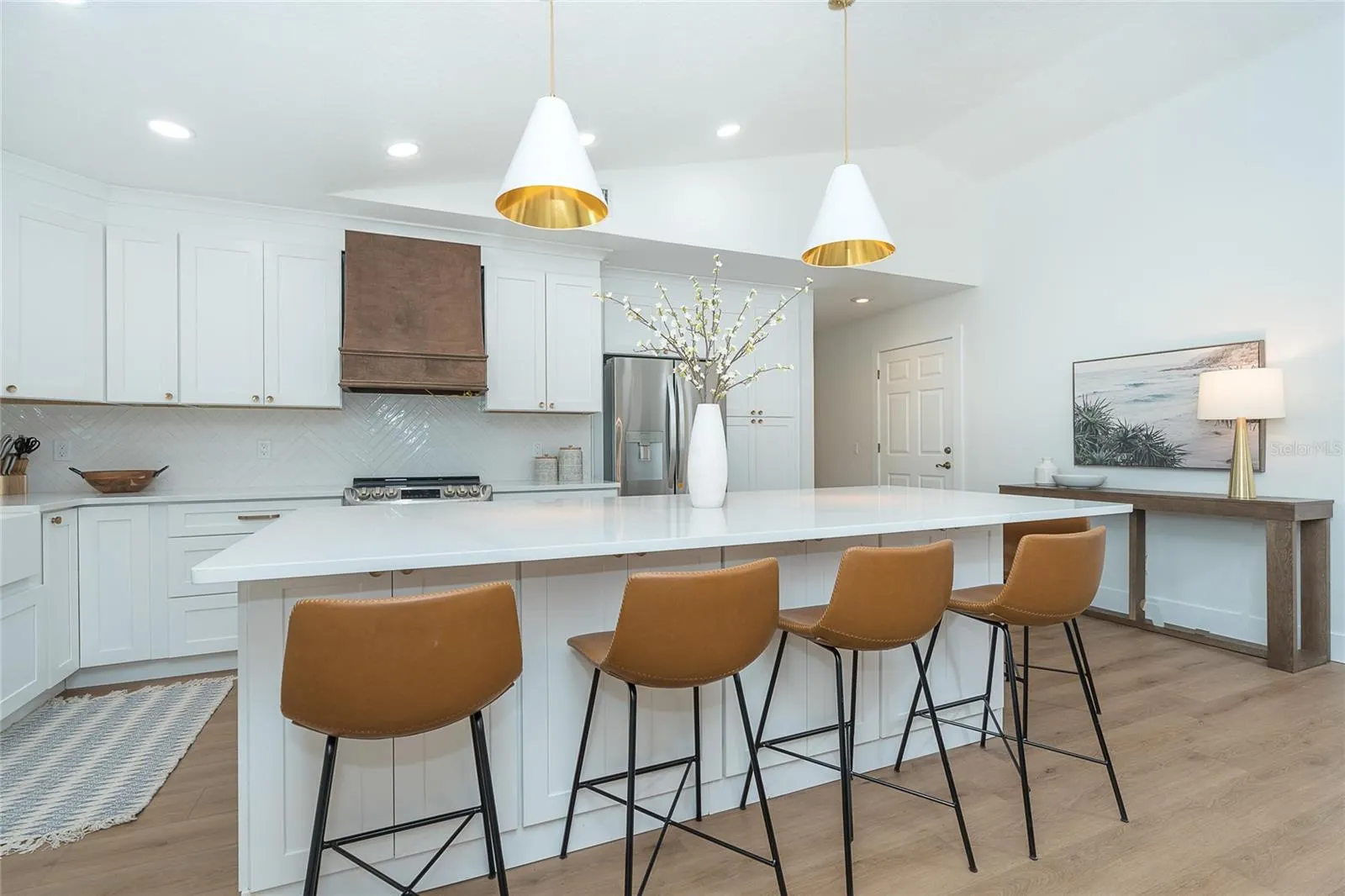 16 LEEWARD DR