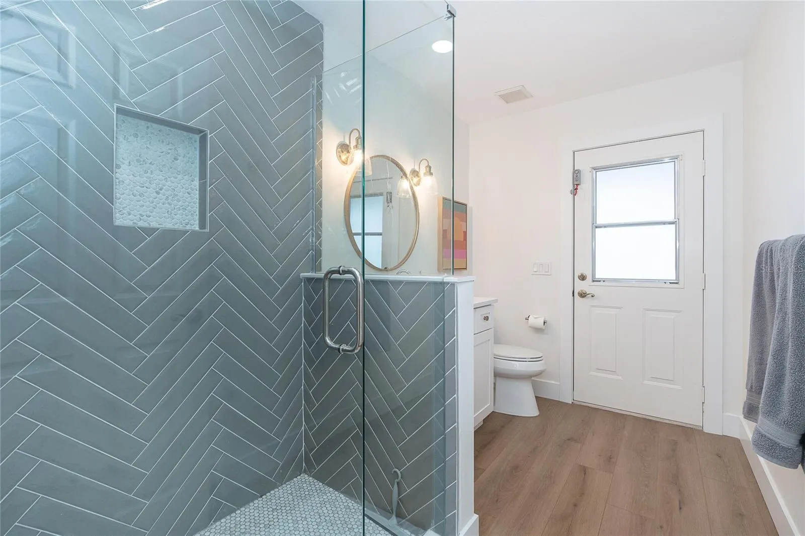 16 LEEWARD DR
