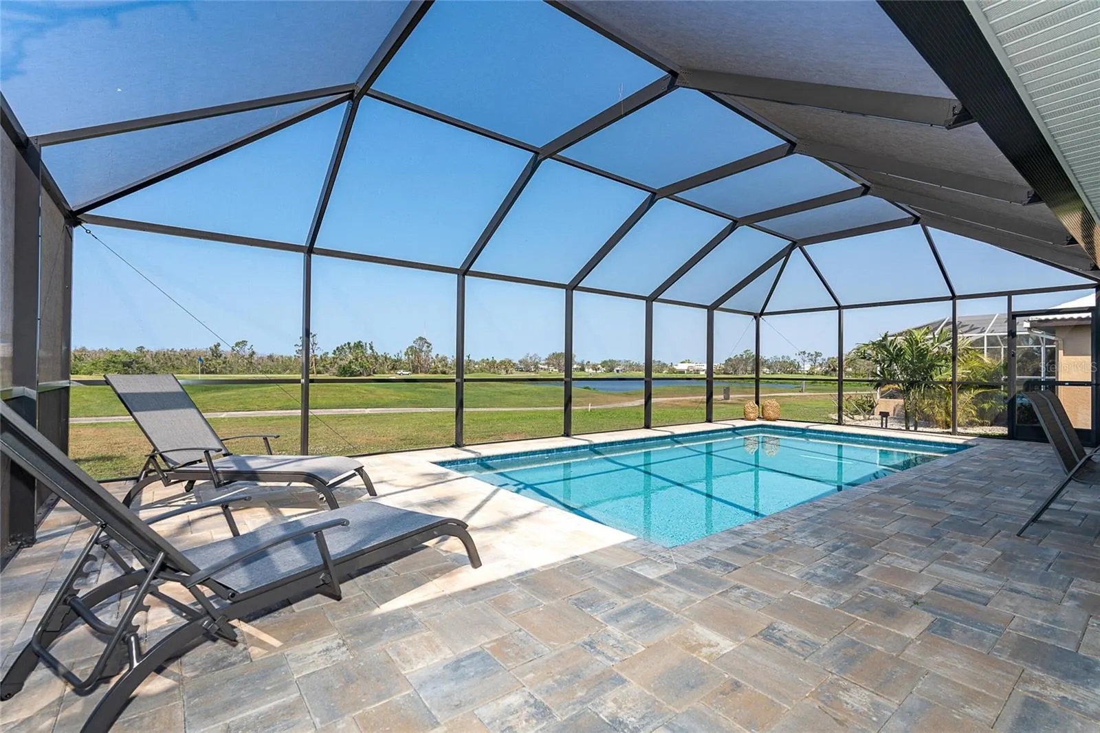 16 LEEWARD DR