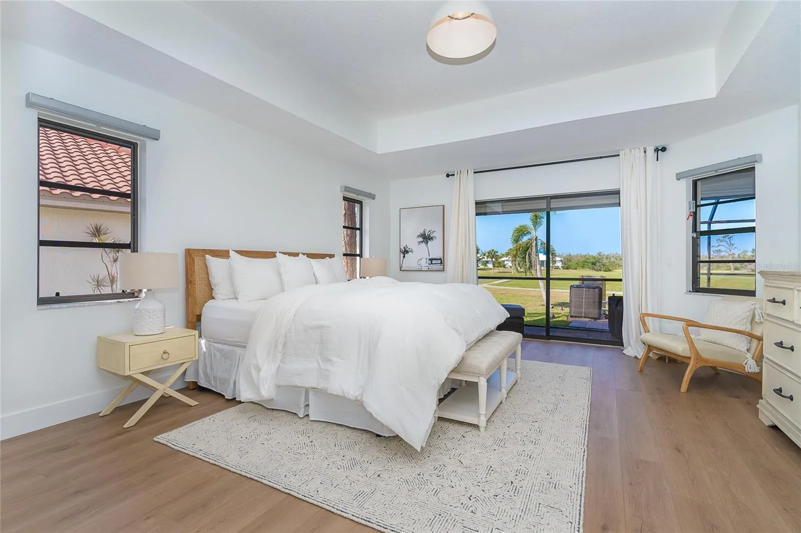 16 LEEWARD DR