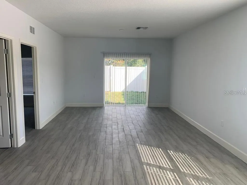 633 LAKE SHORE PKWY