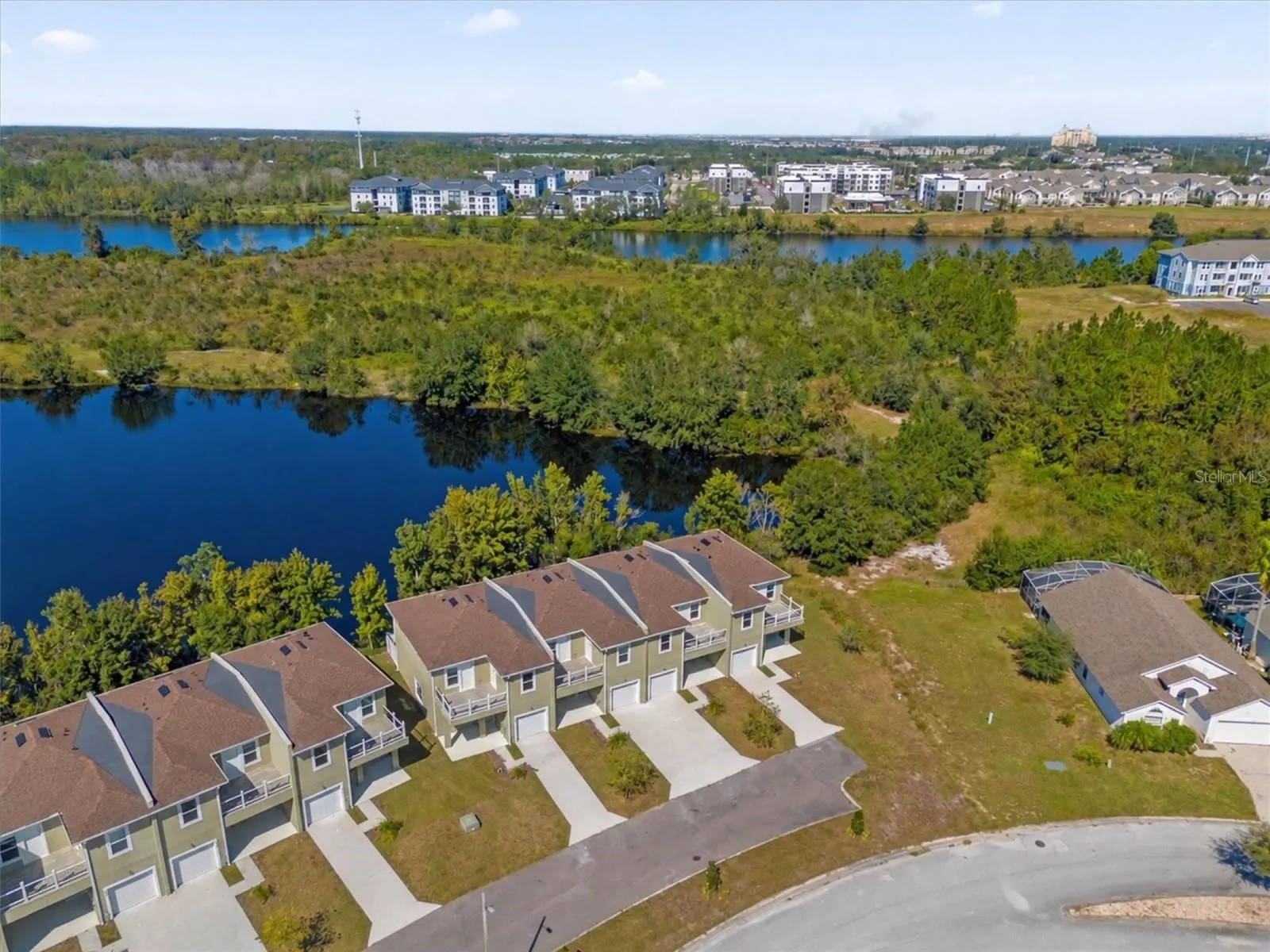 452 LAKE SHORE PKWY