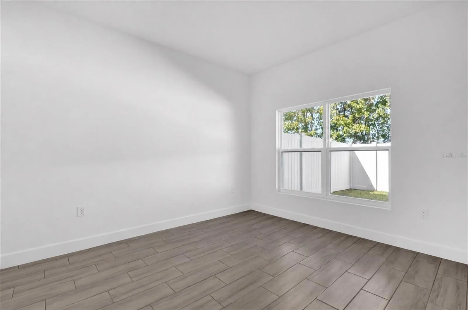 452 LAKE SHORE PKWY