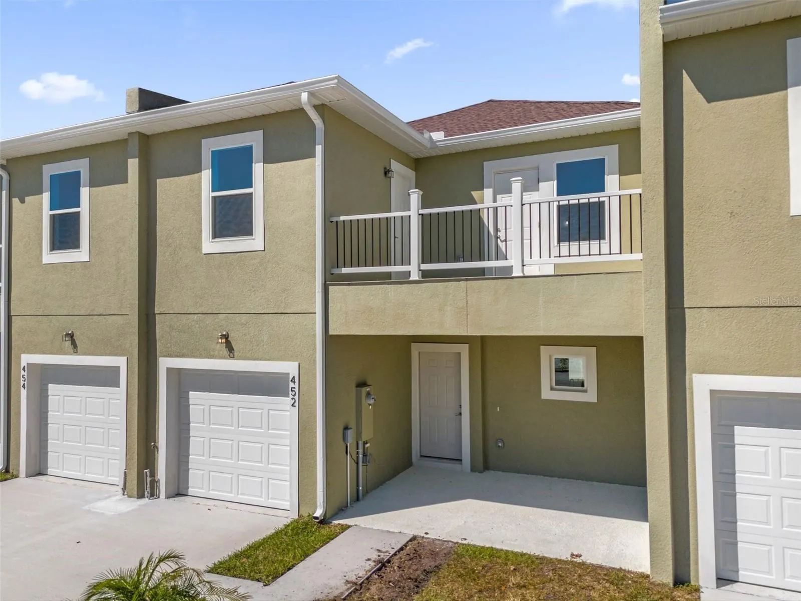452 LAKE SHORE PKWY