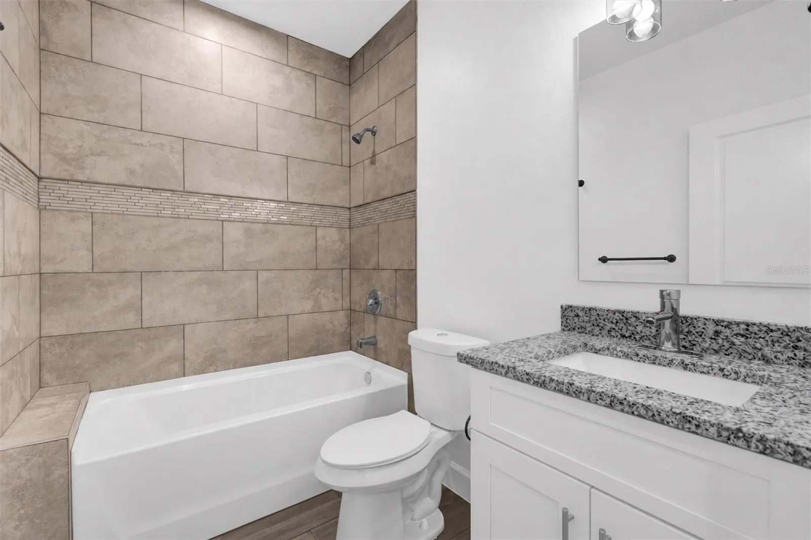 452 LAKE SHORE PKWY