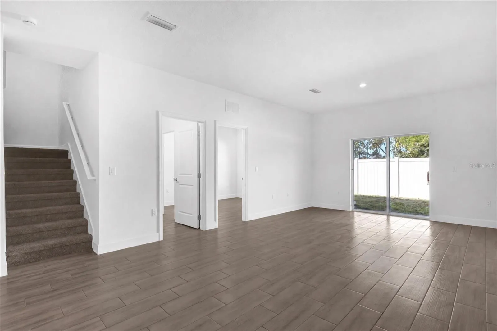 452 LAKE SHORE PKWY