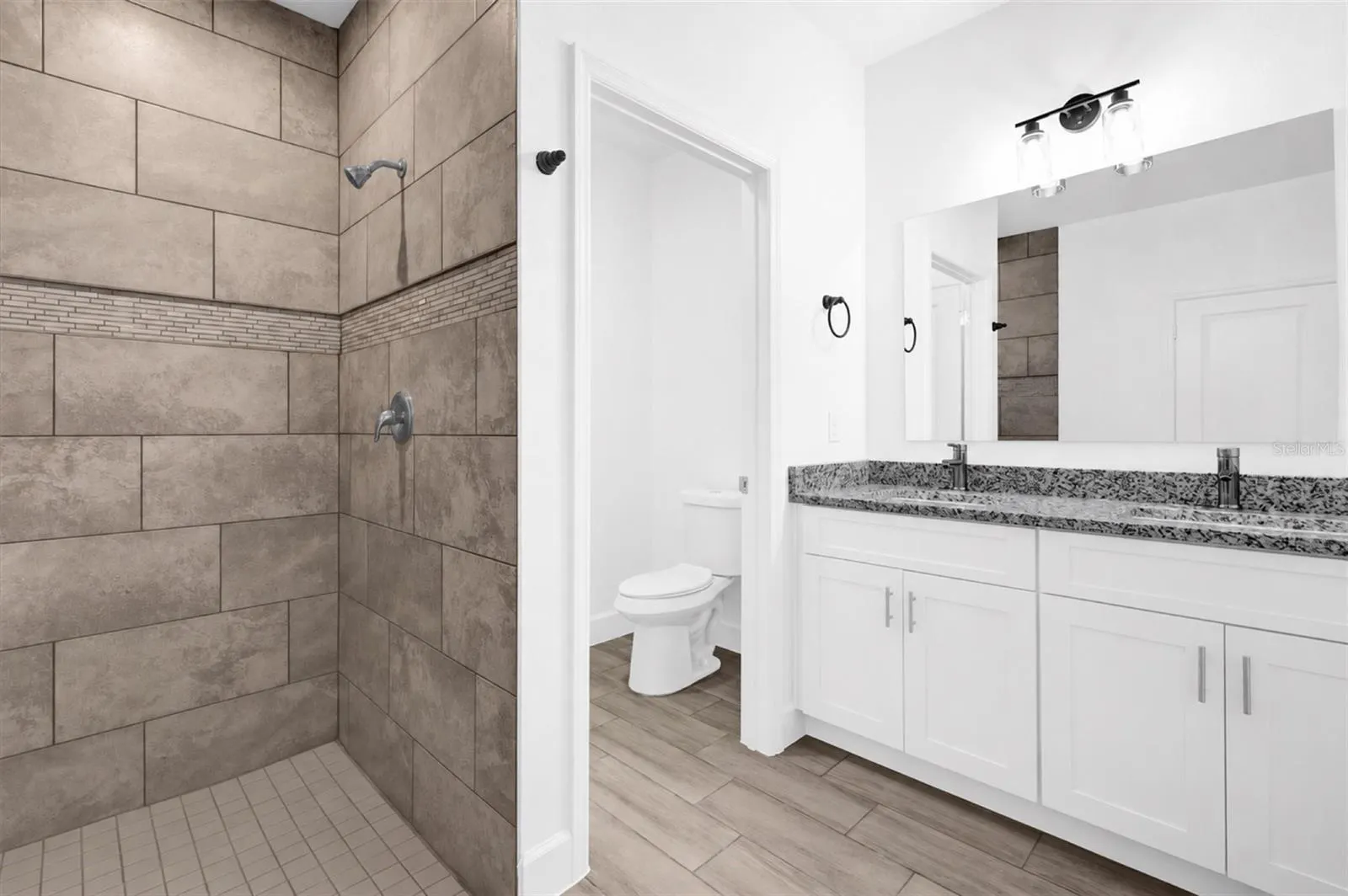 452 LAKE SHORE PKWY