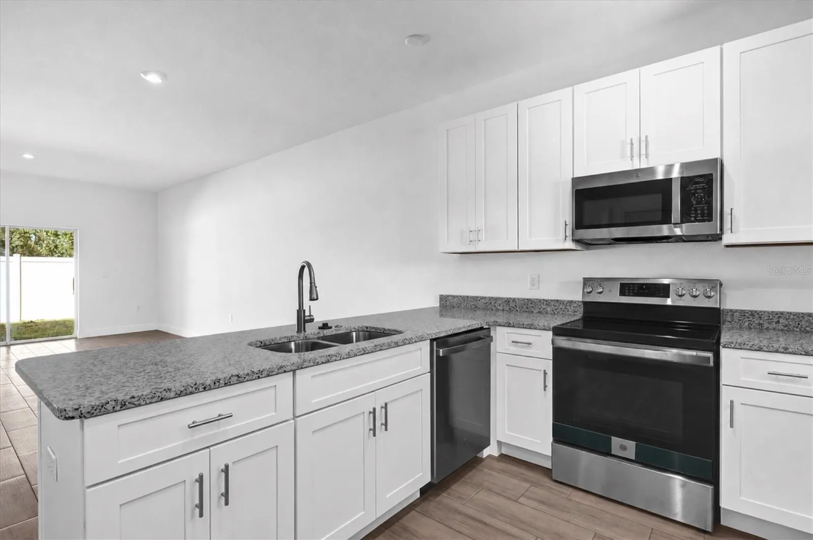 452 LAKE SHORE PKWY