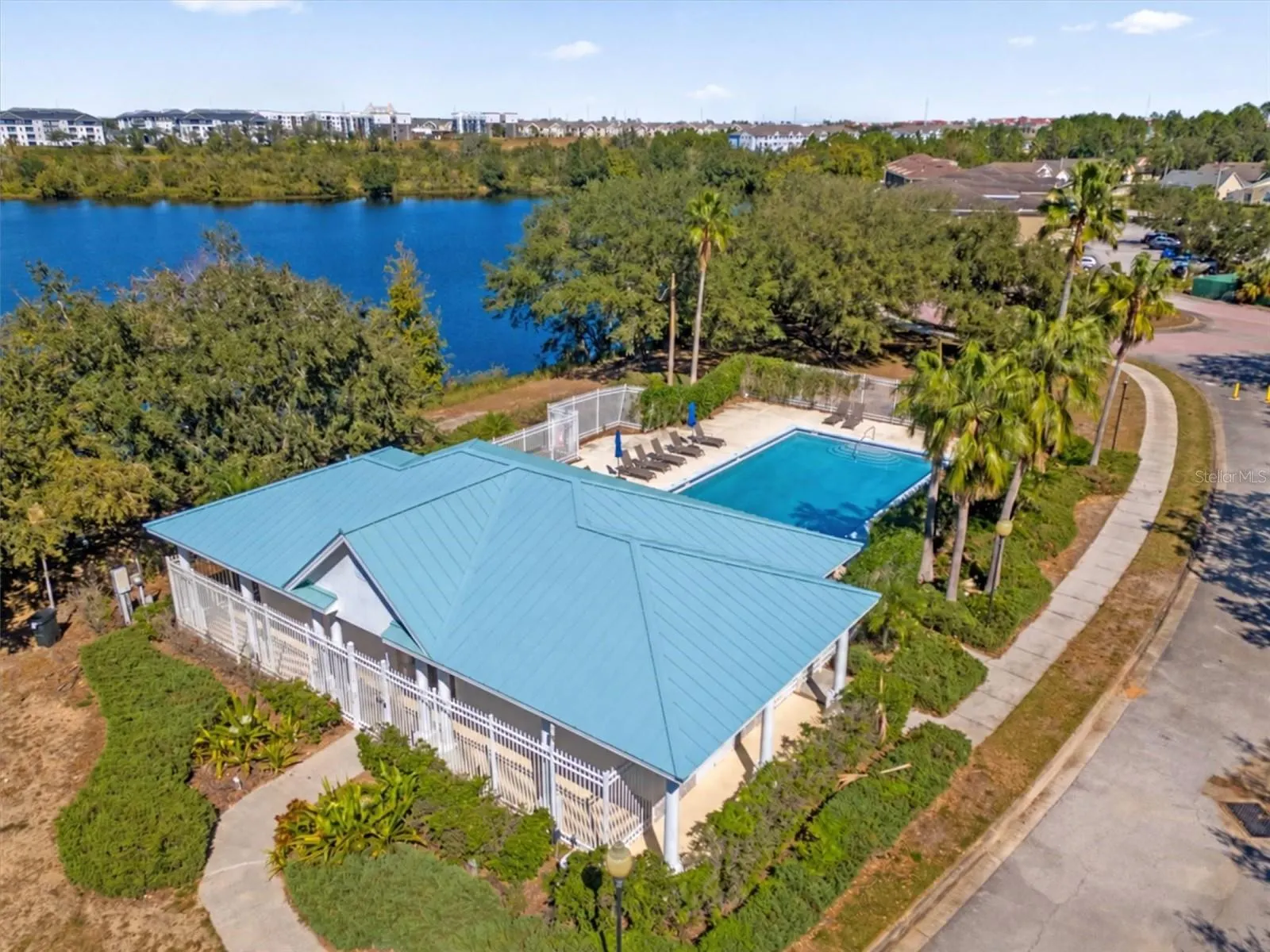 452 LAKE SHORE PKWY