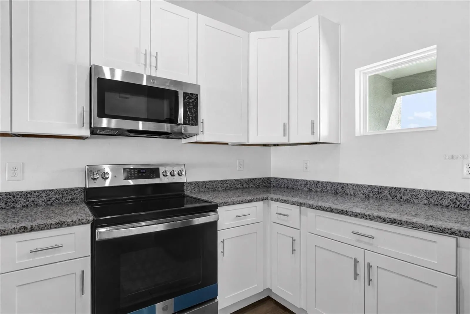 452 LAKE SHORE PKWY