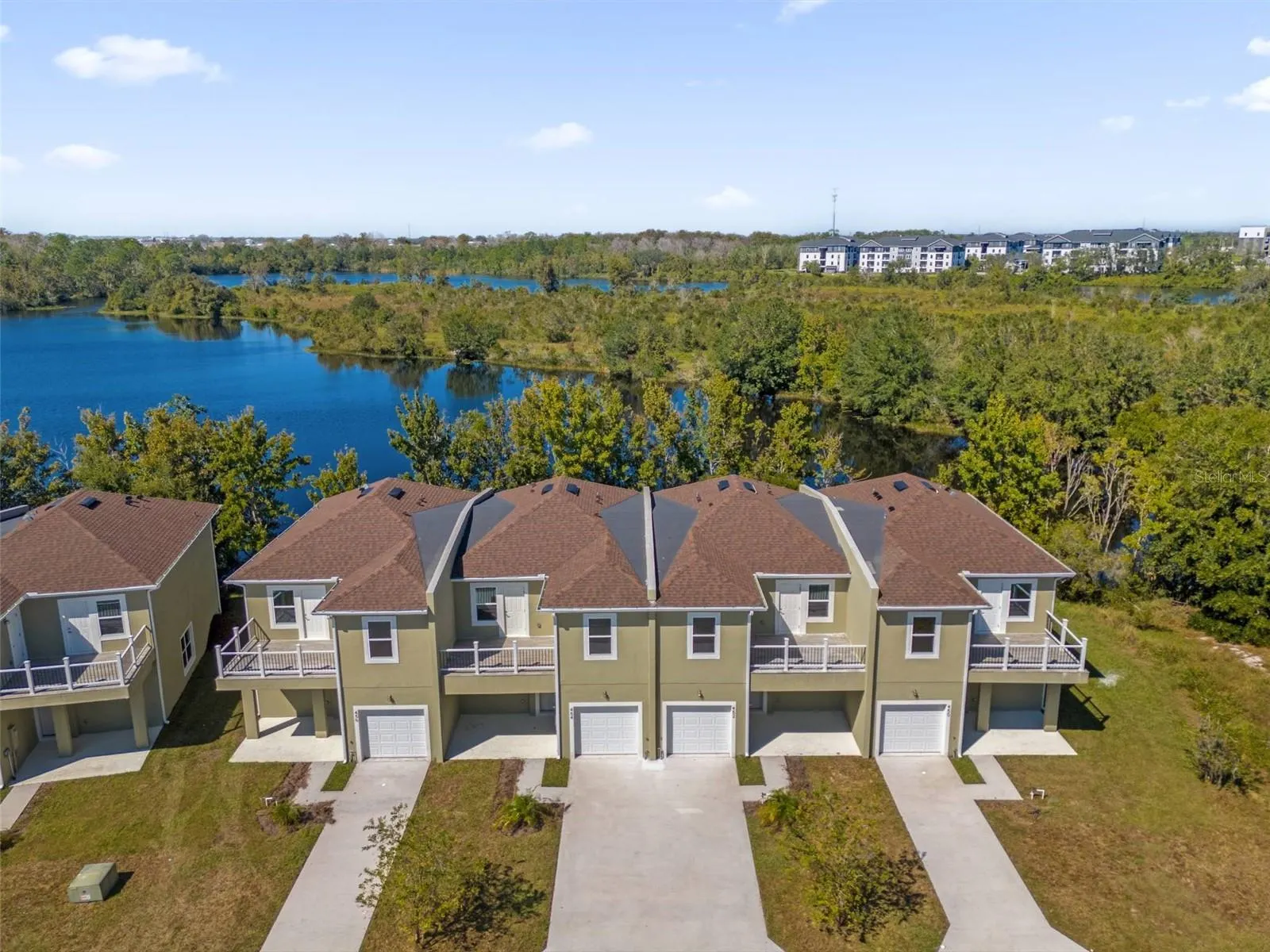 452 LAKE SHORE PKWY