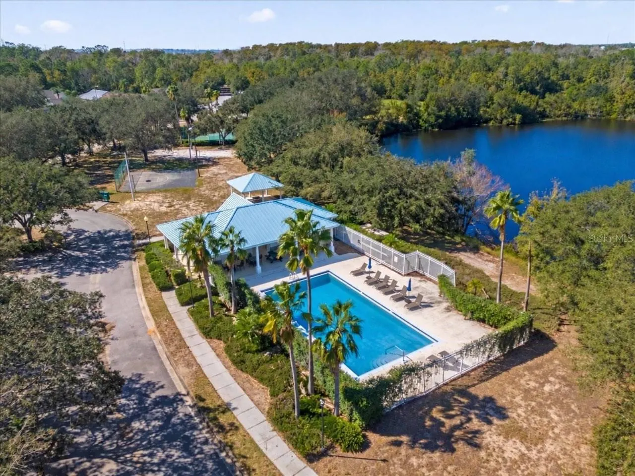 452 LAKE SHORE PKWY