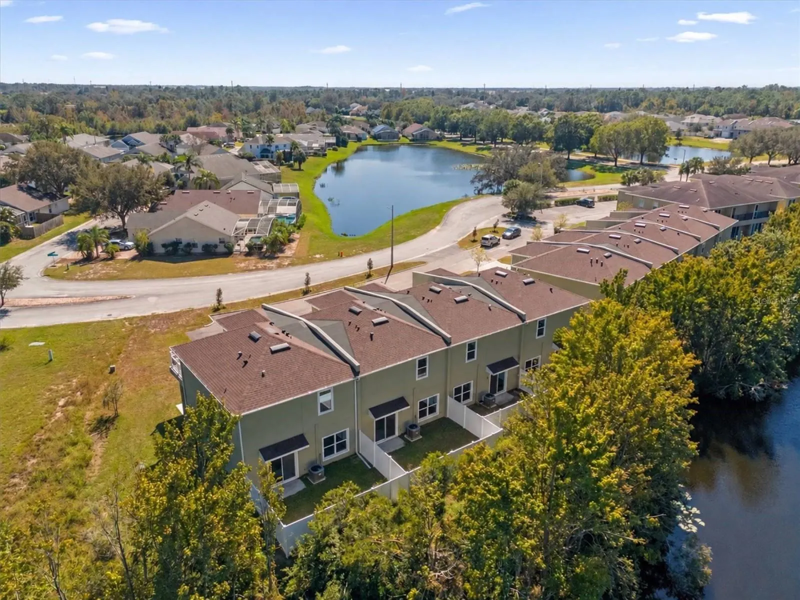 452 LAKE SHORE PKWY