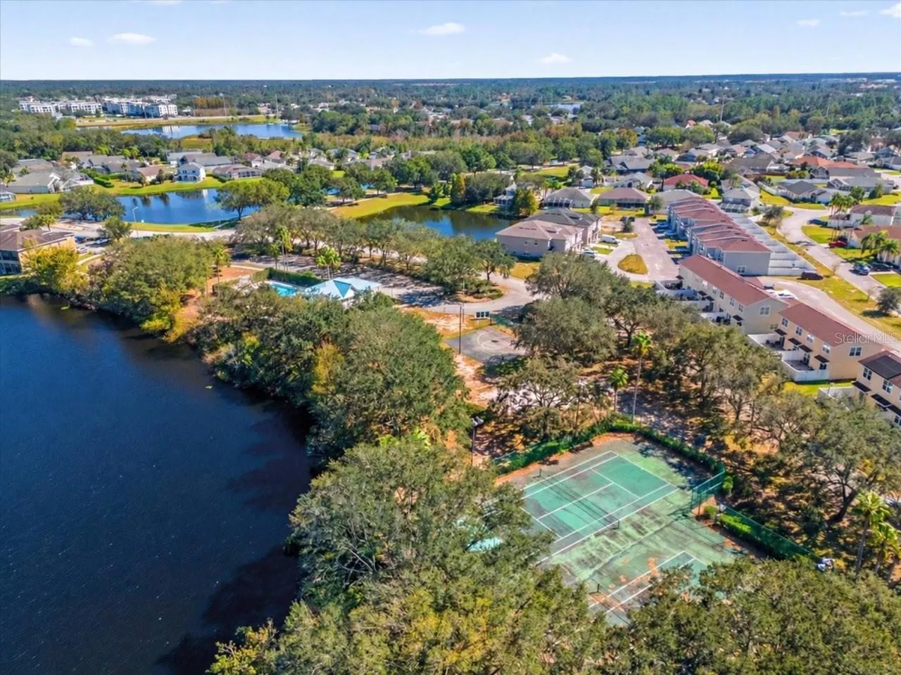 452 LAKE SHORE PKWY