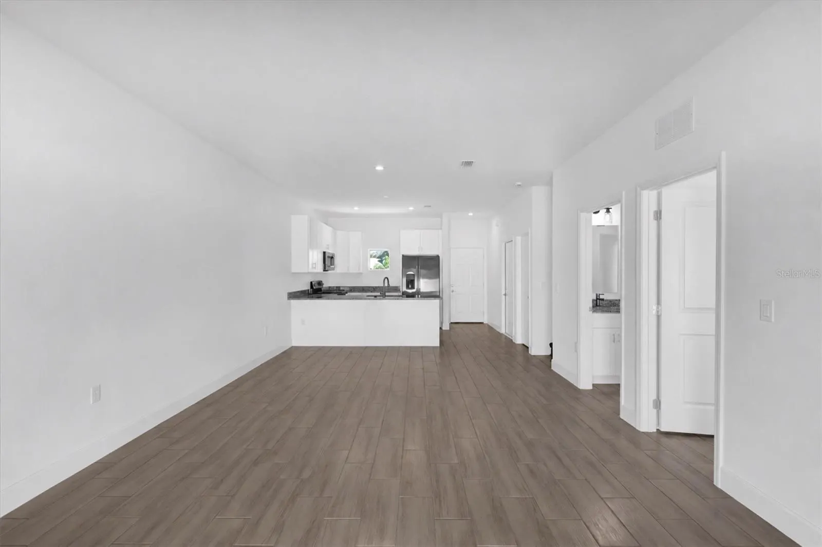 452 LAKE SHORE PKWY