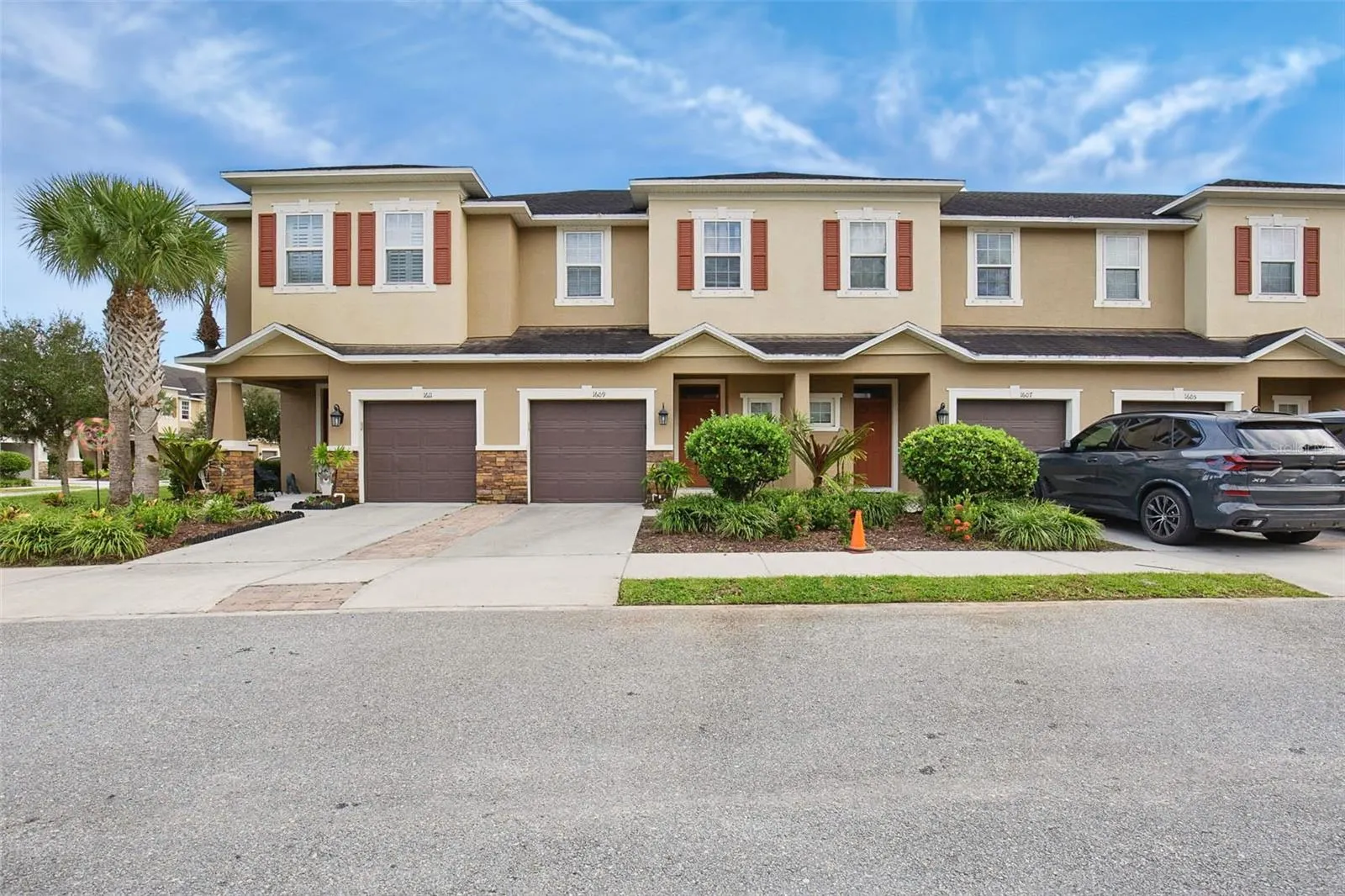 1609 VINEYARD LN