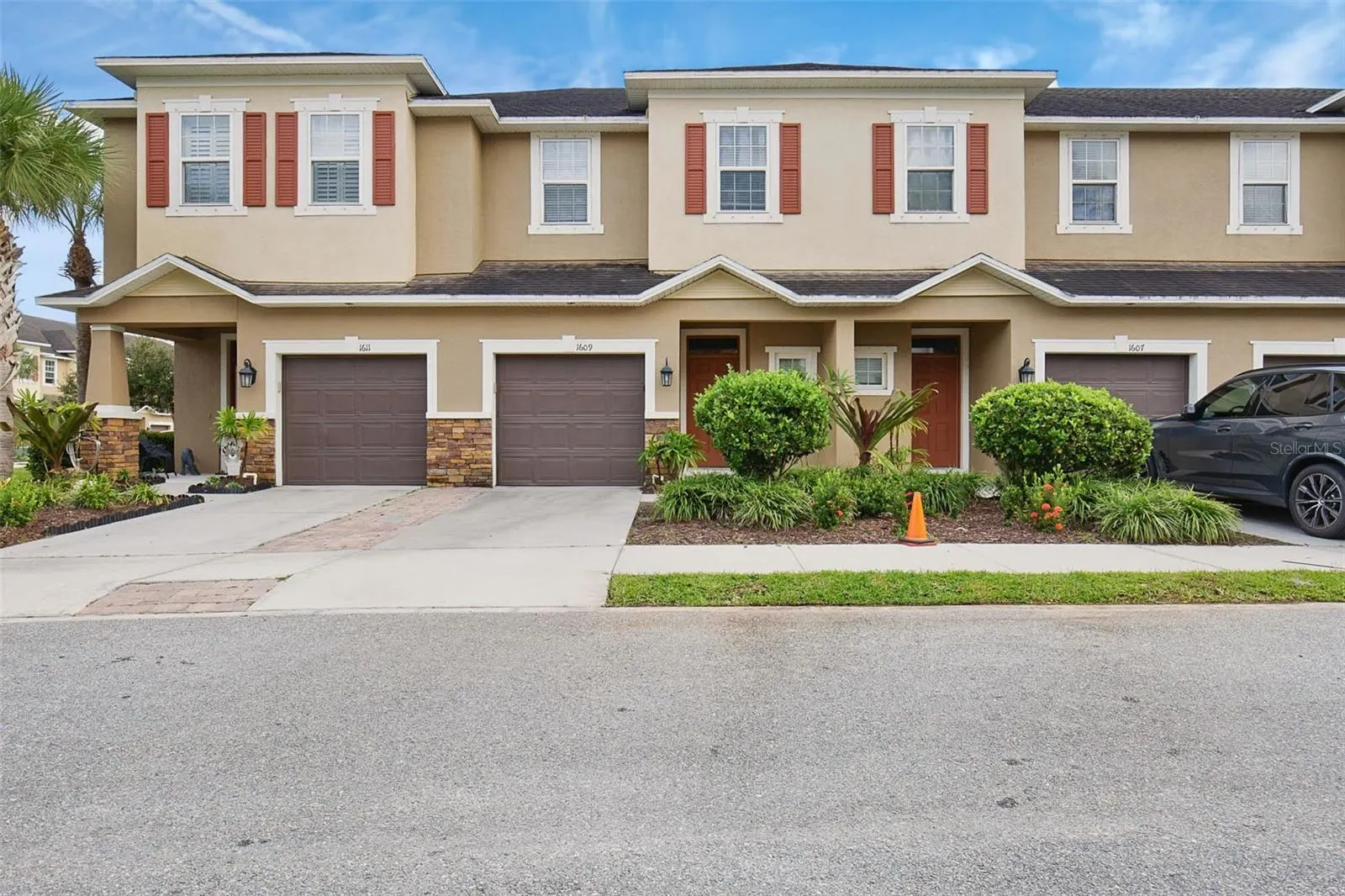 1609 VINEYARD LN
