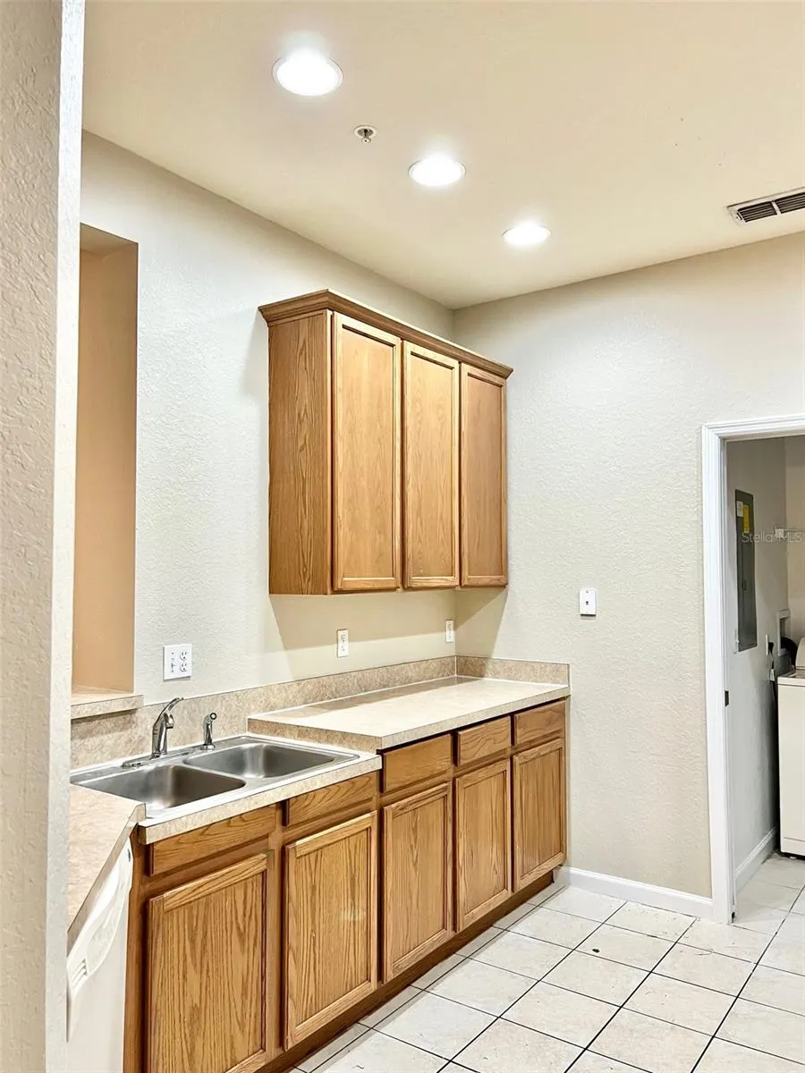 3000 LAUREL PARK LN #101 #101