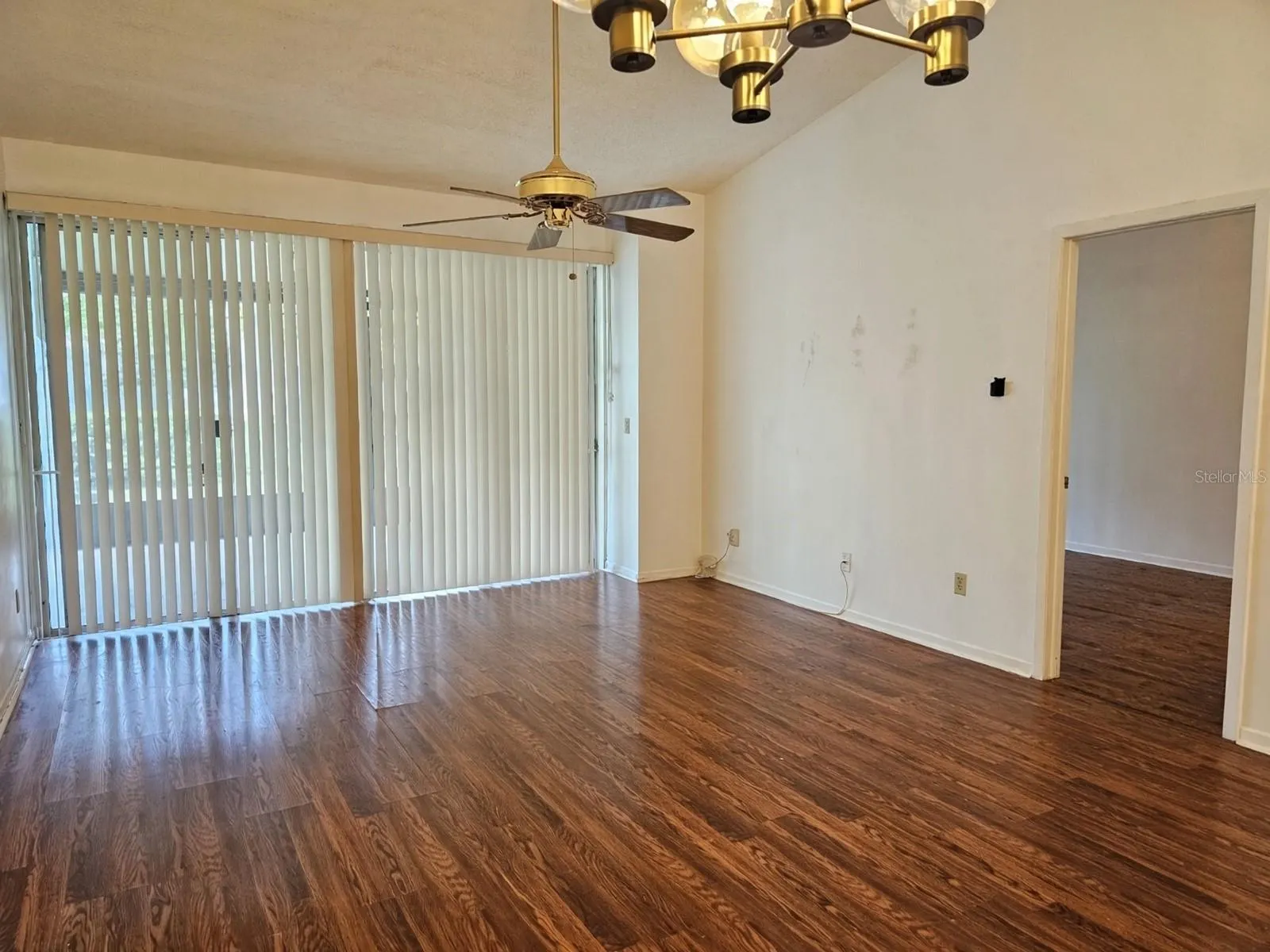 16223 W RAMBLING VINE DR
