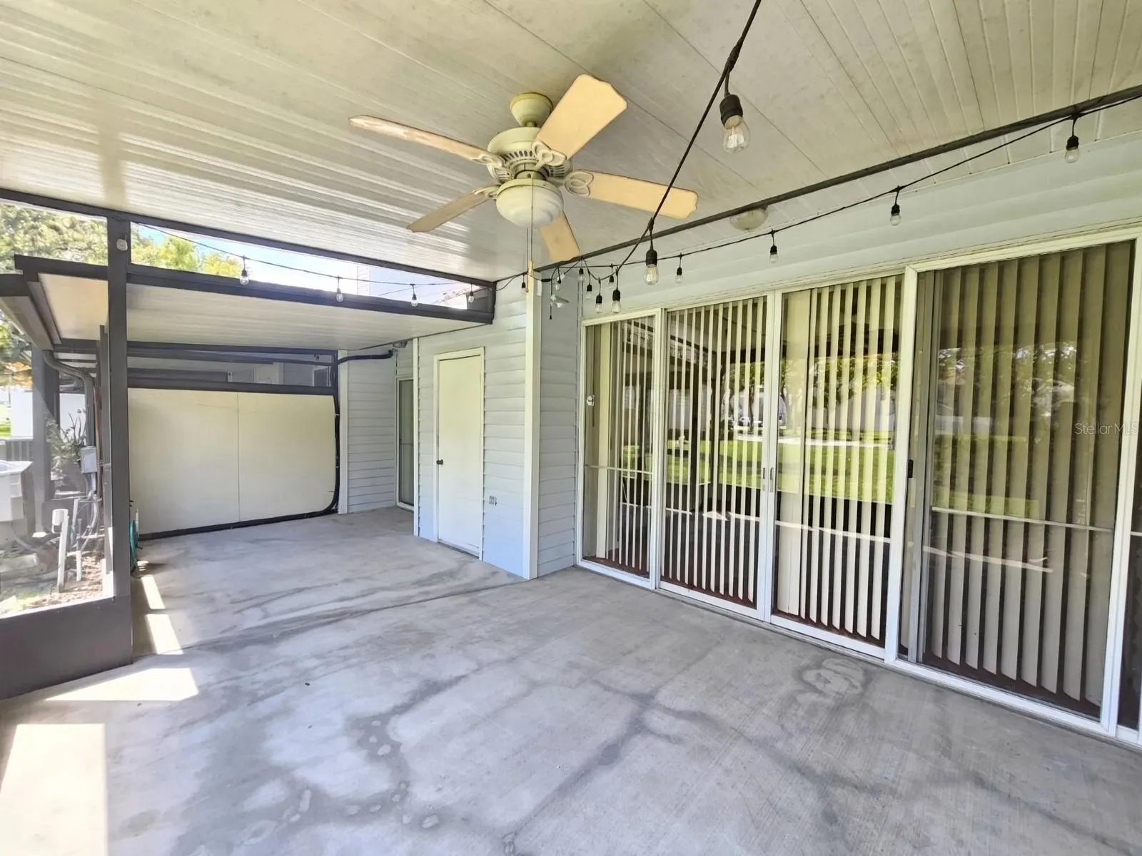 16223 W RAMBLING VINE DR
