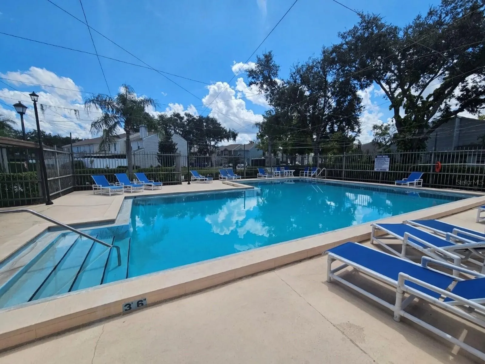 16223 W RAMBLING VINE DR