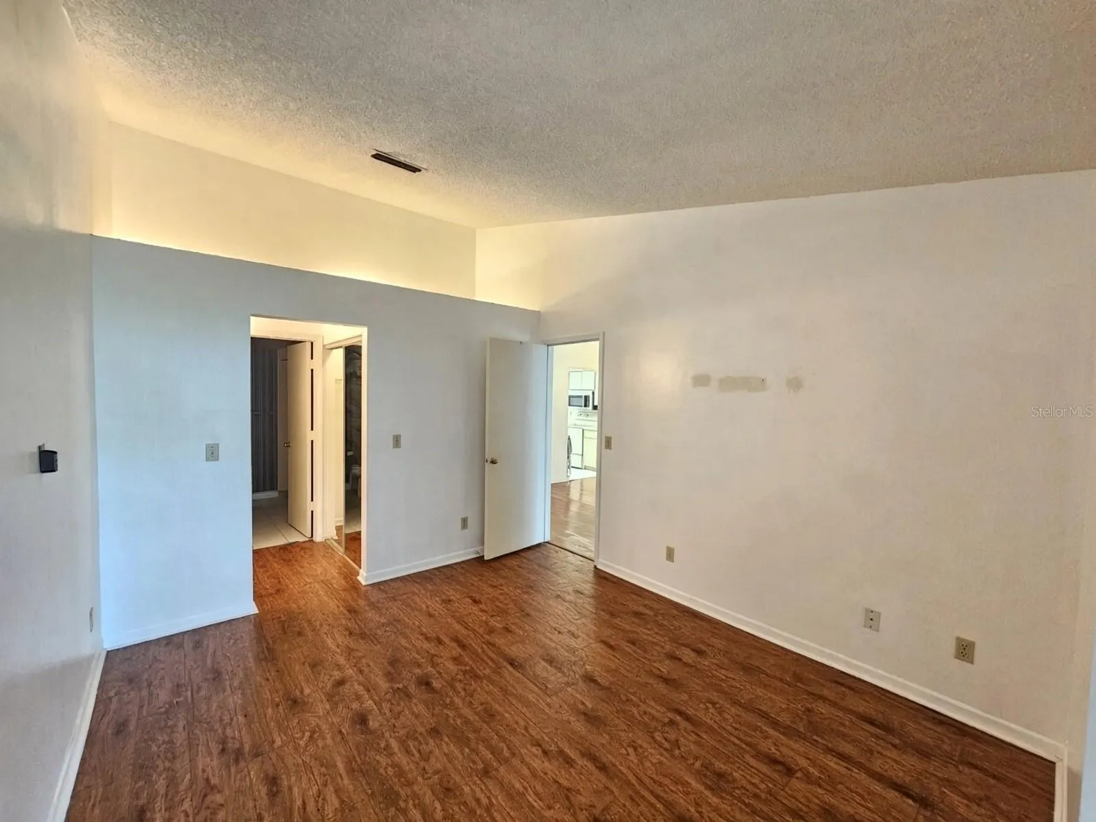 16223 W RAMBLING VINE DR