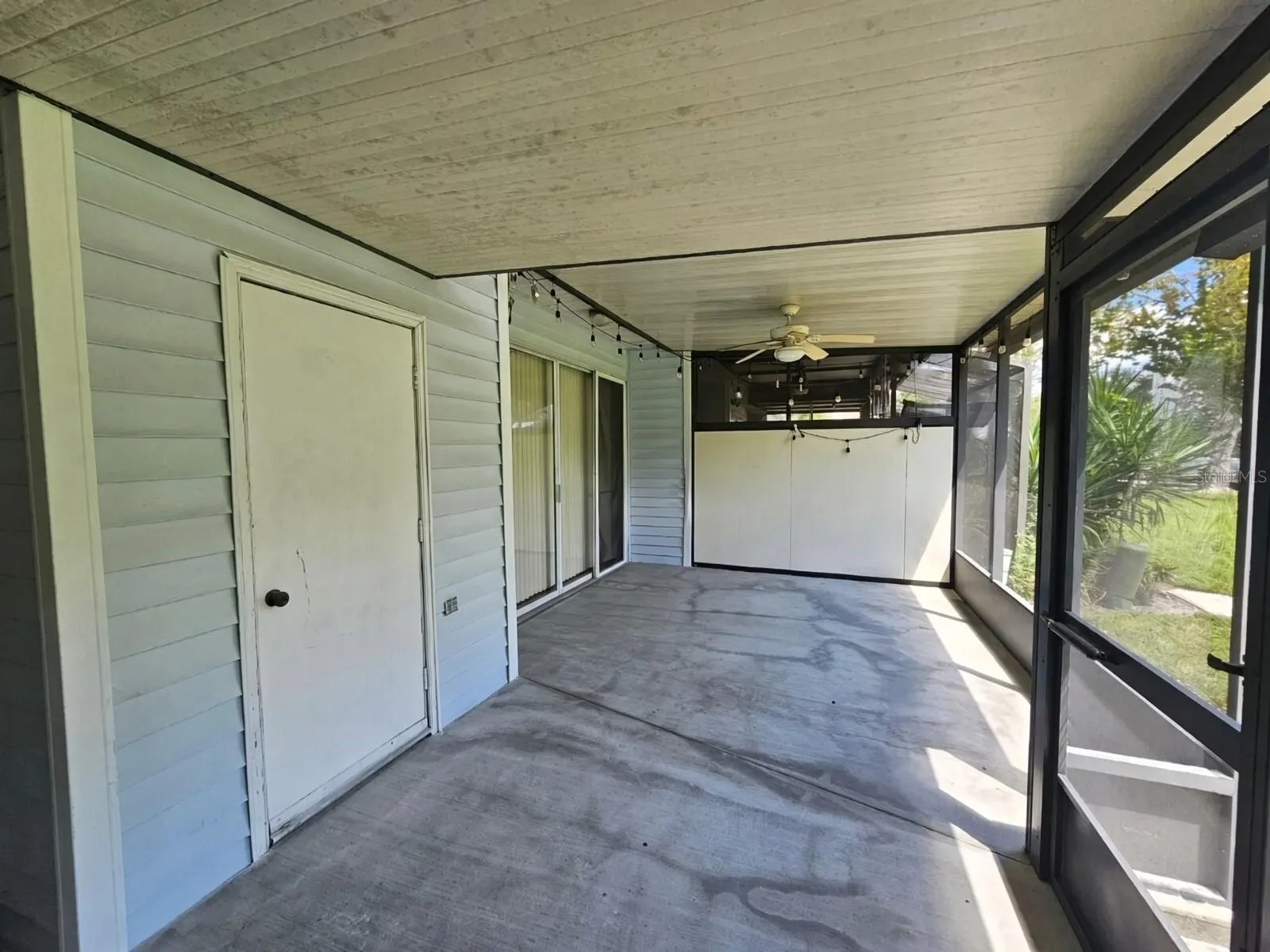 16223 W RAMBLING VINE DR