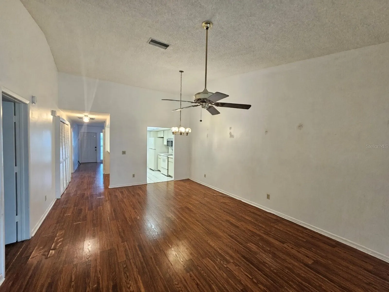 16223 W RAMBLING VINE DR