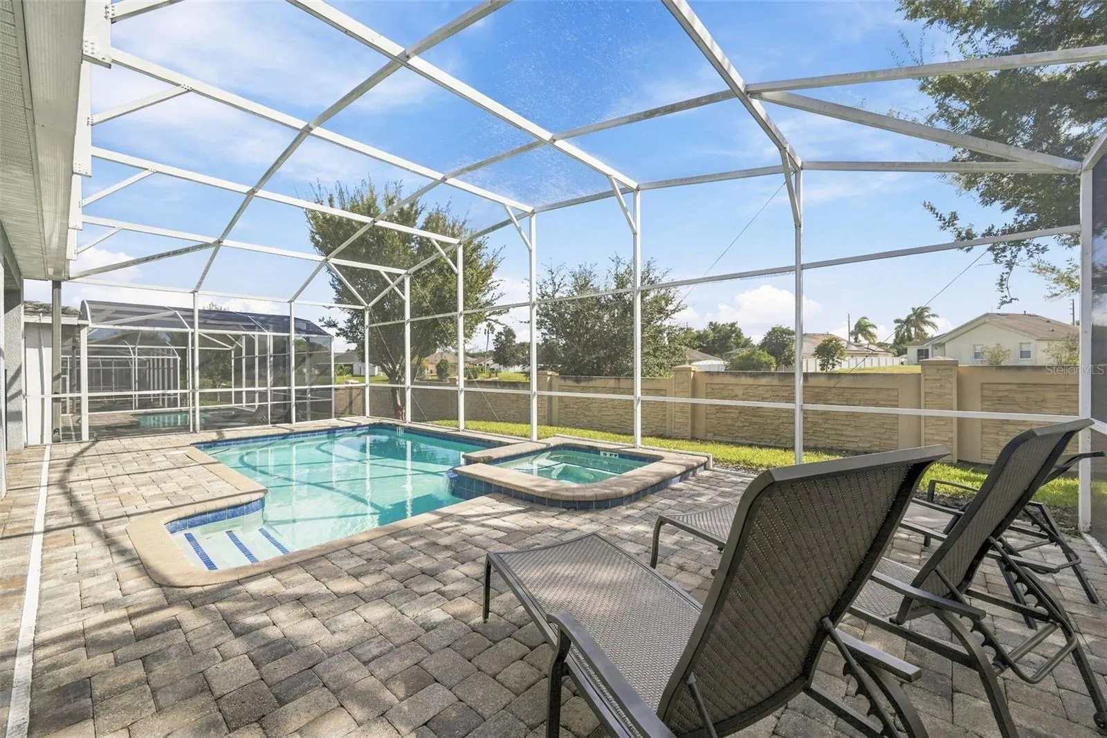 1670 MOON VALLEY DR