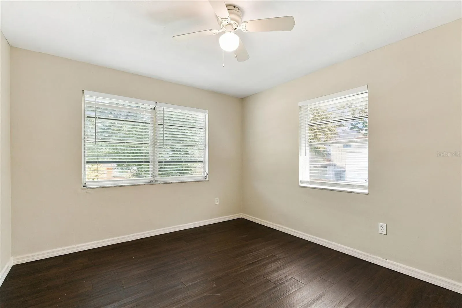 1336 W HARTLEY CIR