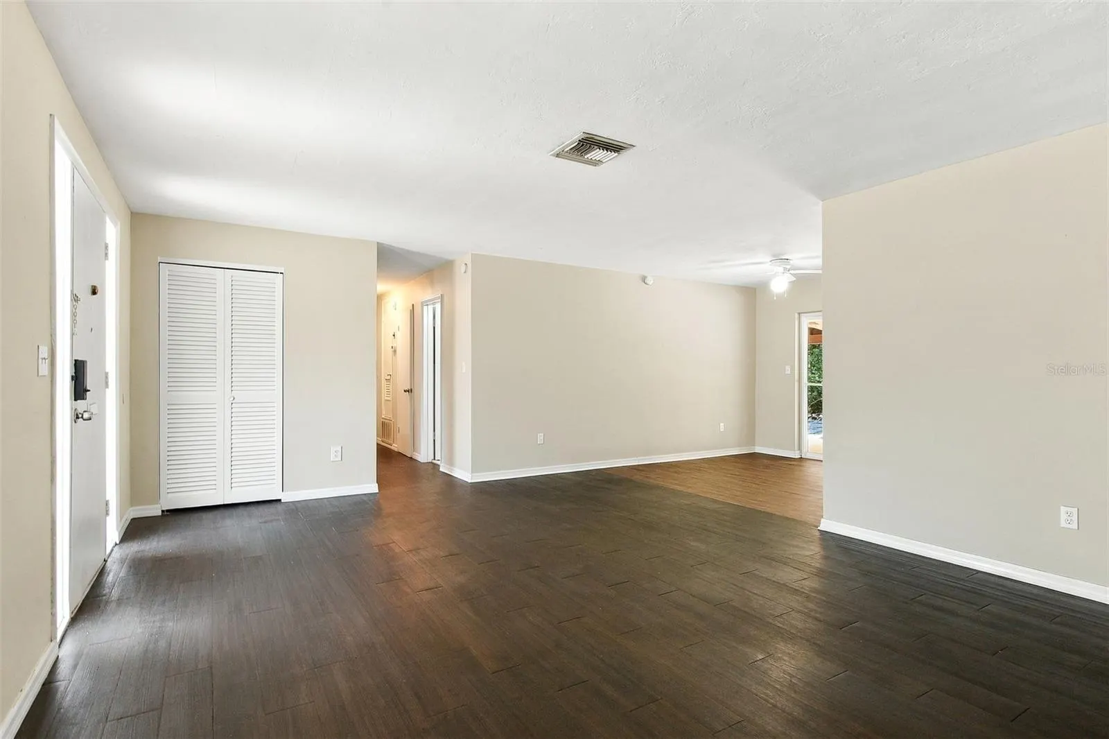 1336 W HARTLEY CIR