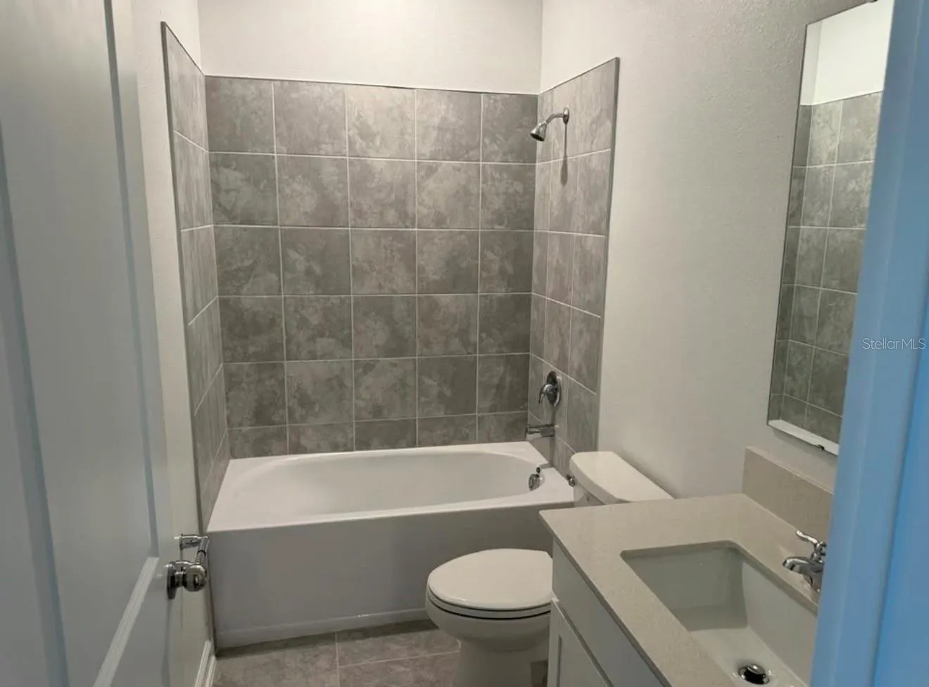 3223 LAURENT LOOP