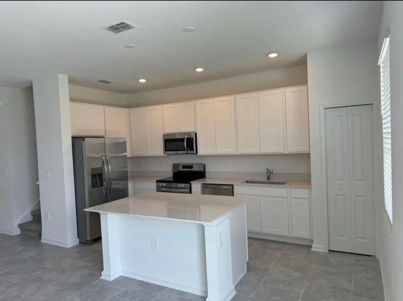 3223 LAURENT LOOP