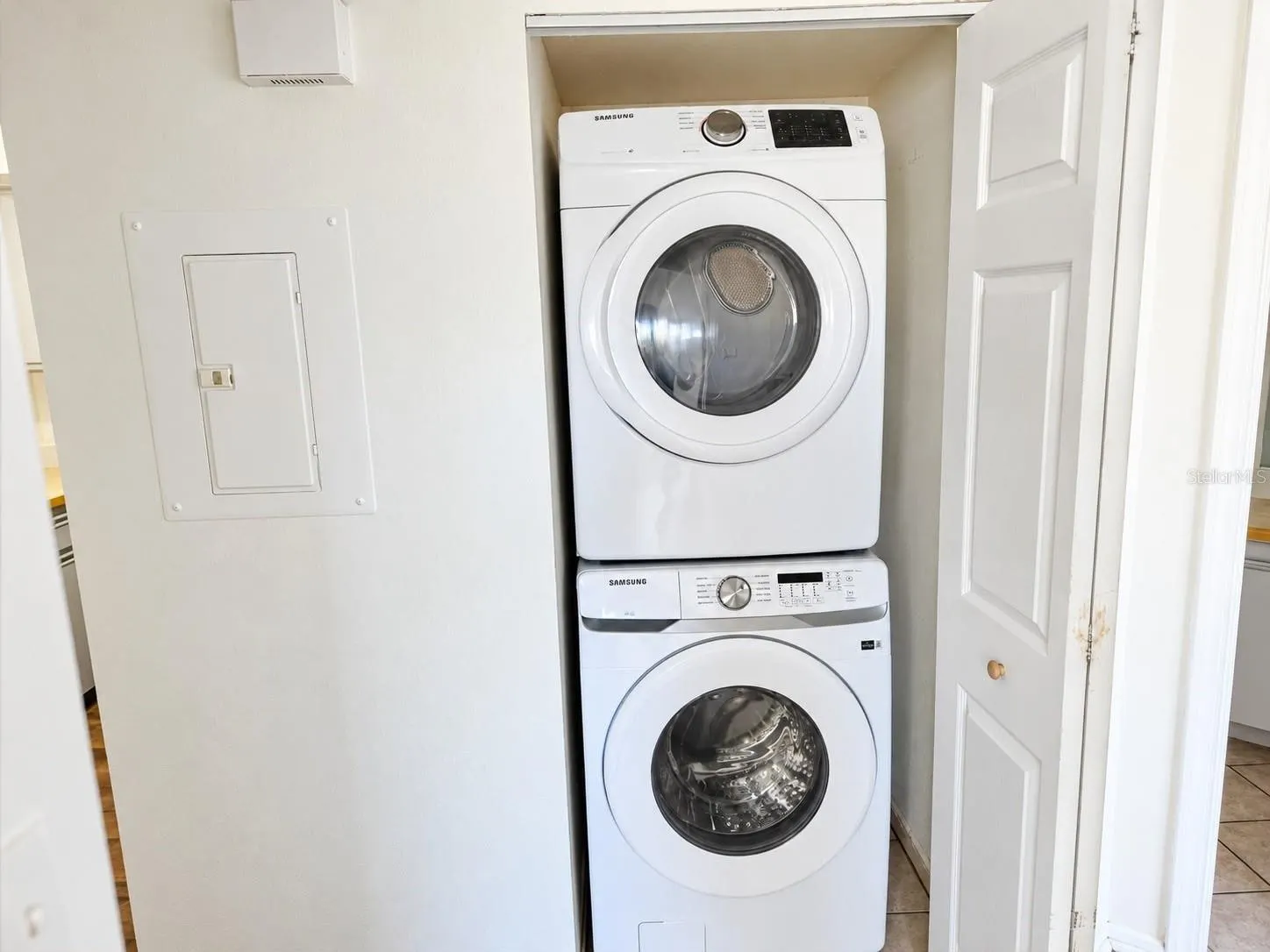 975 SONESTA AVE NE #201 #201