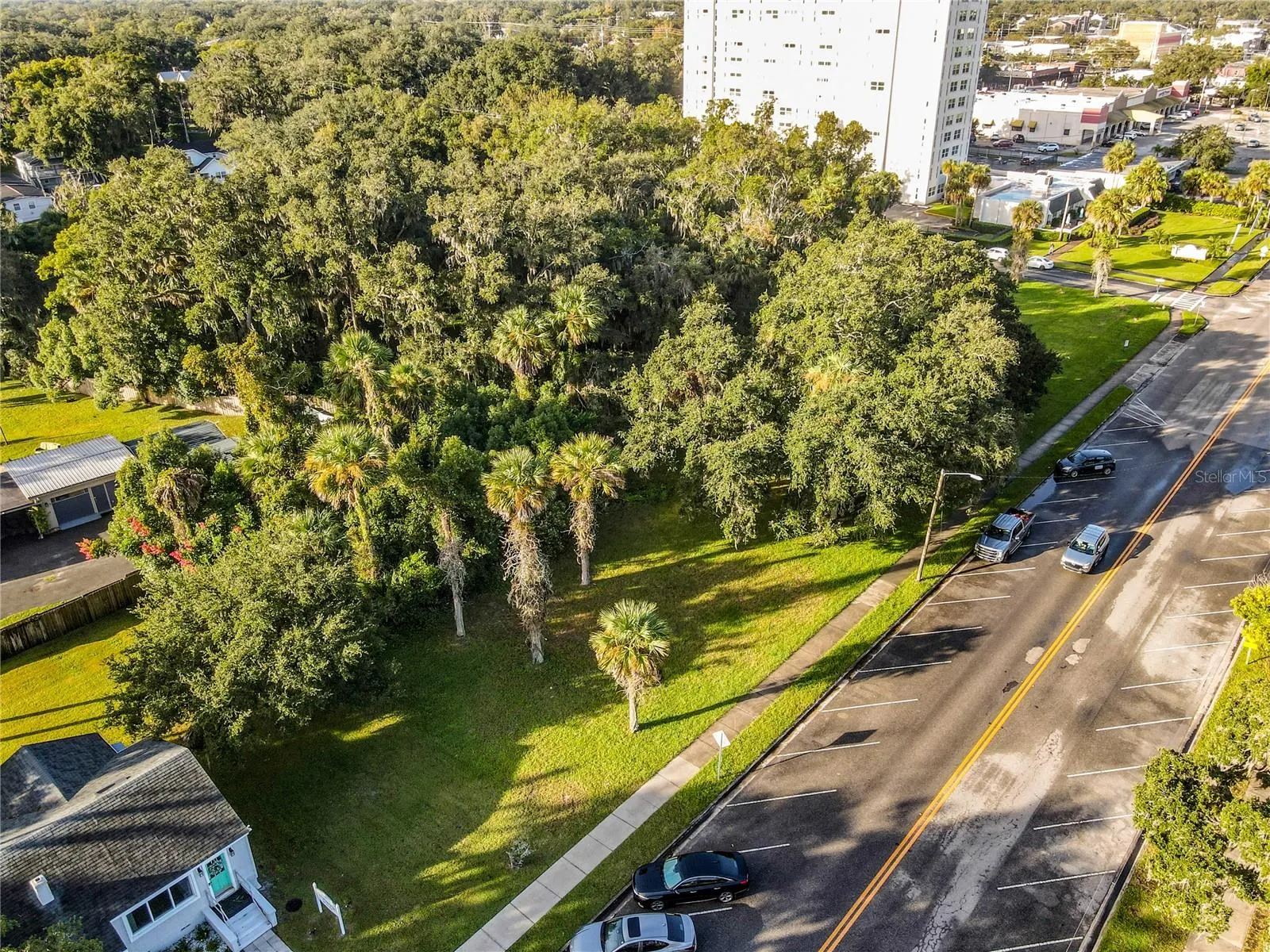 E 1ST ST
