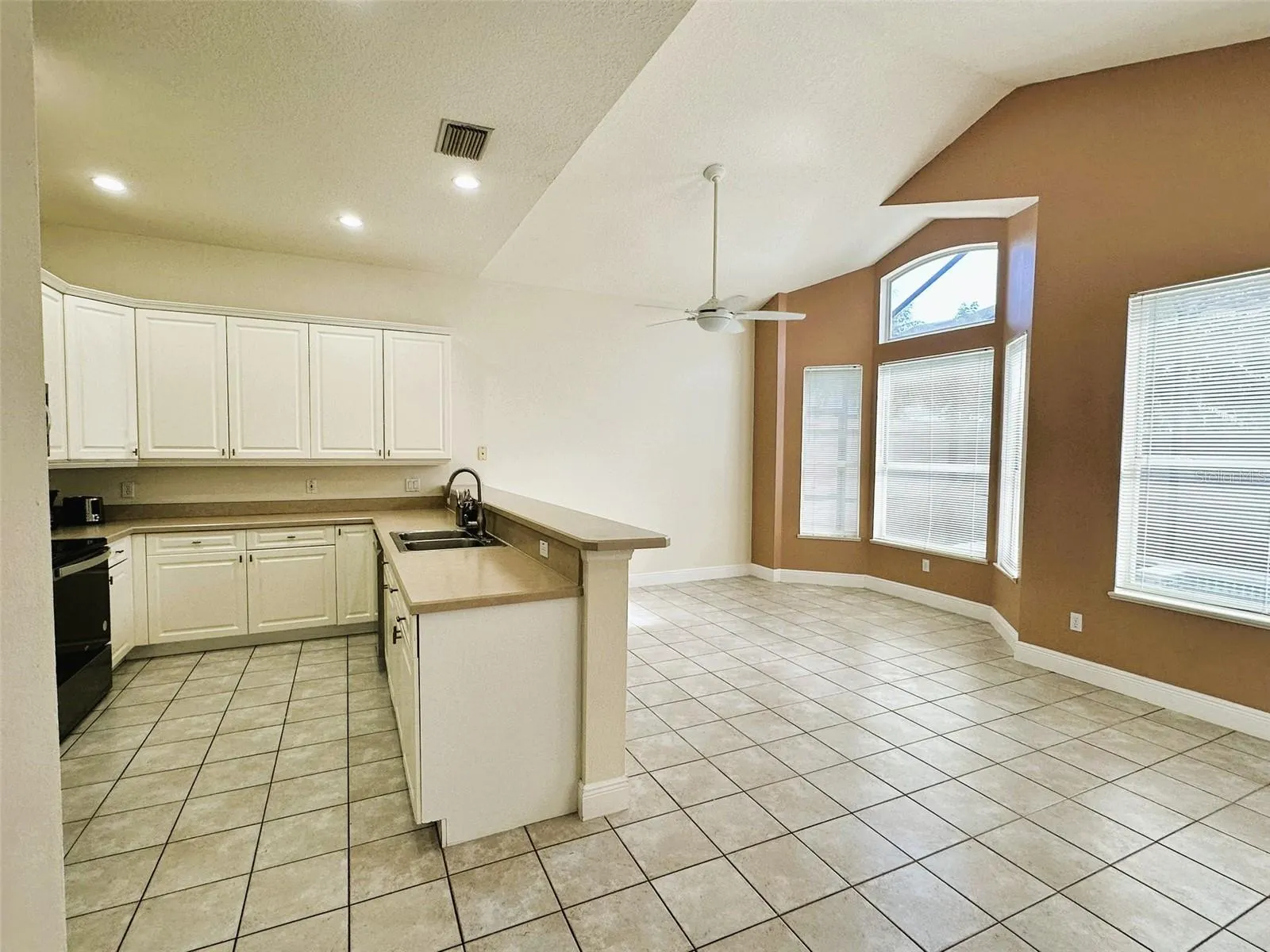 14342 TAMBOURINE DR