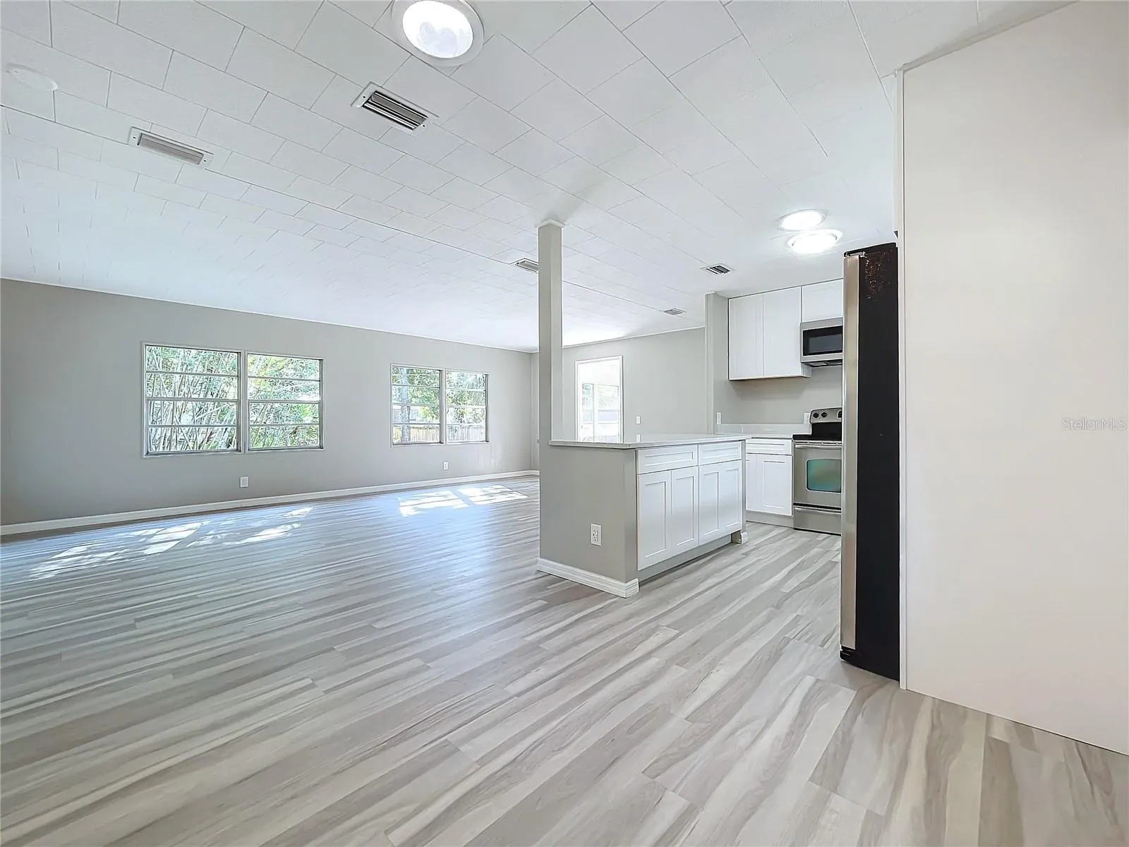230 PEPPERTREE CT