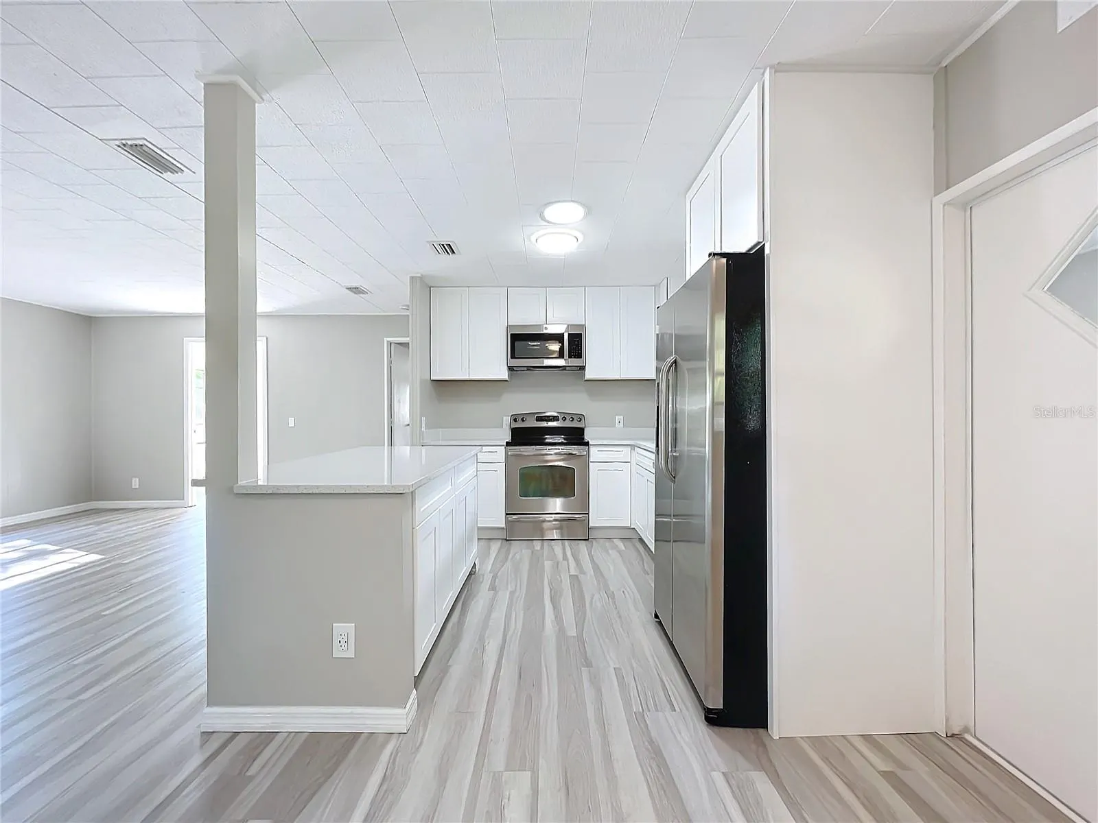 230 PEPPERTREE CT