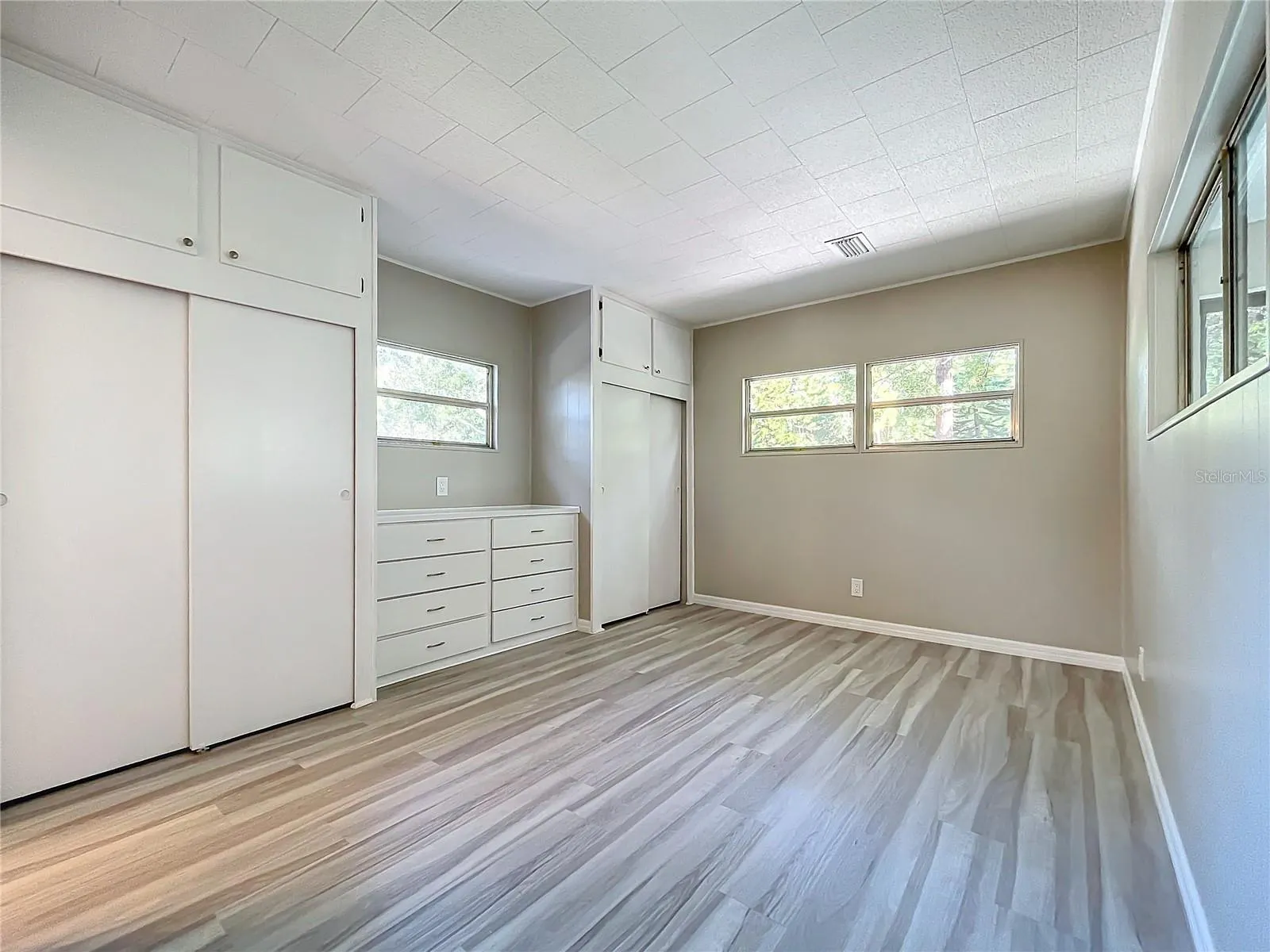 230 PEPPERTREE CT