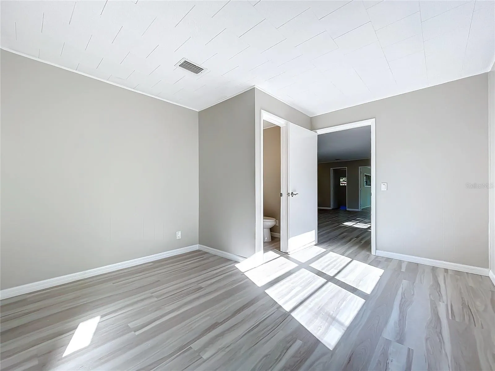 230 PEPPERTREE CT