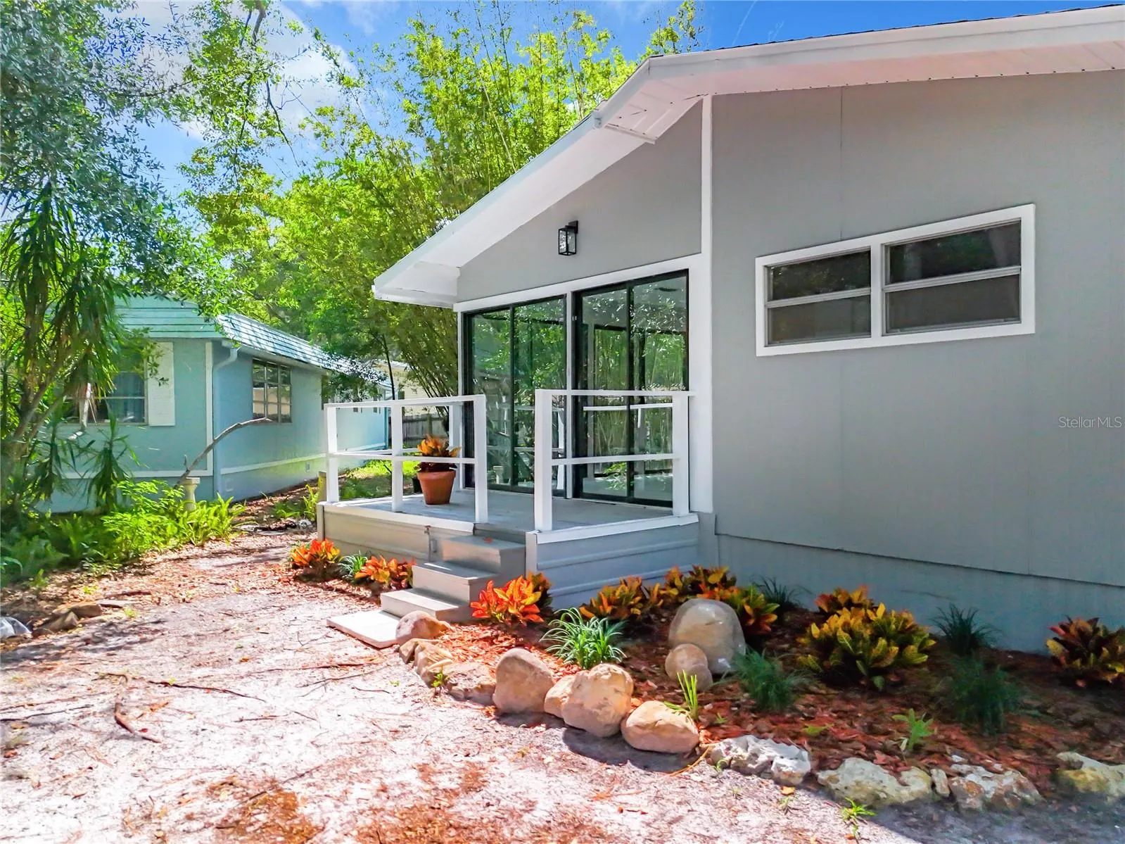 230 PEPPERTREE CT