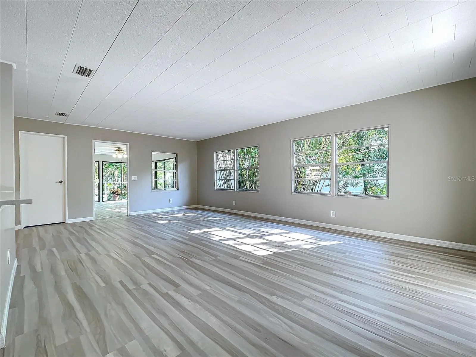 230 PEPPERTREE CT