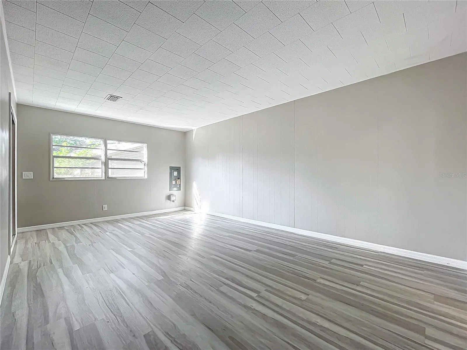 230 PEPPERTREE CT