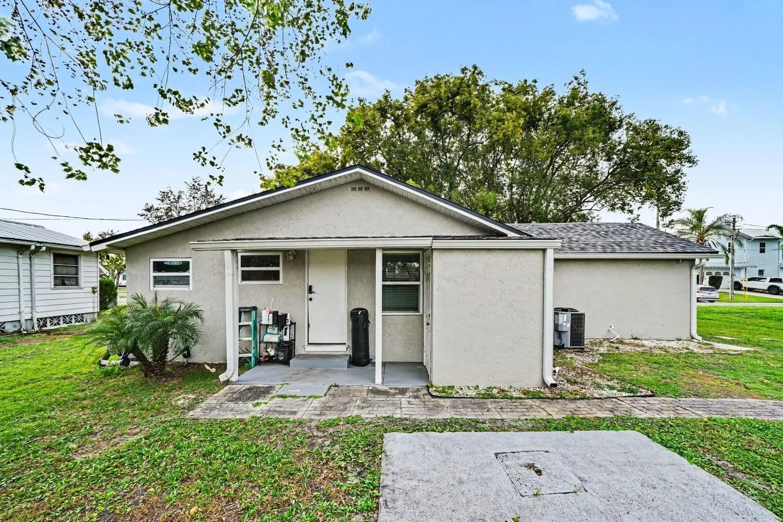 1611 SALMON ST