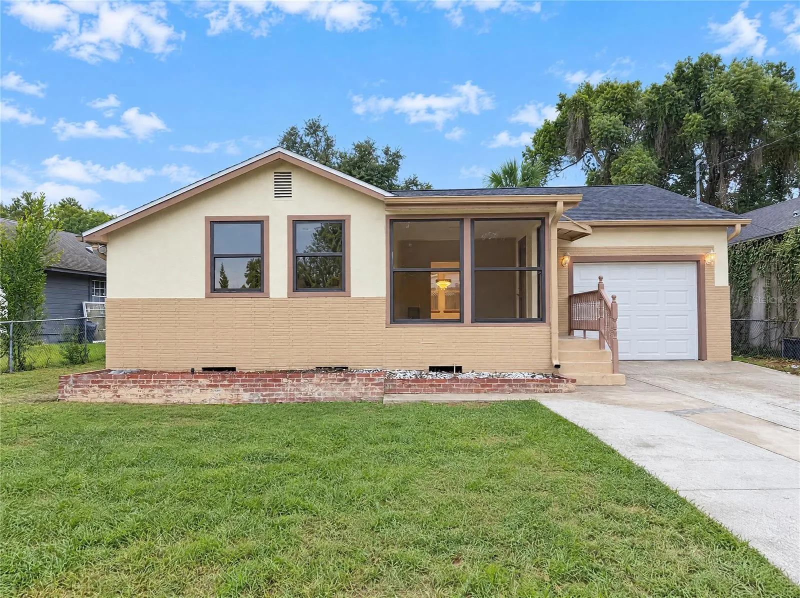 1713 HILLSIDE DR