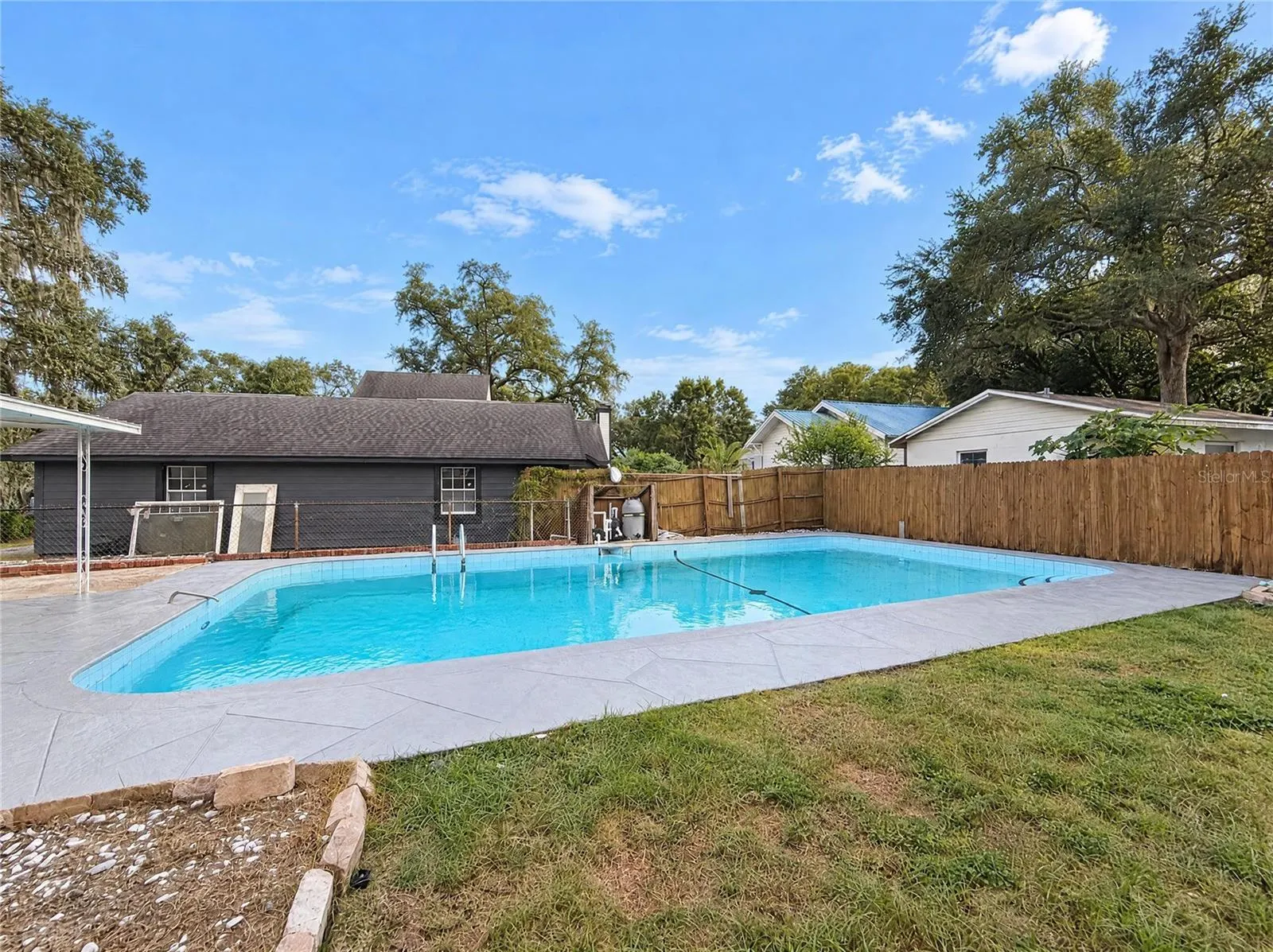 1713 HILLSIDE DR