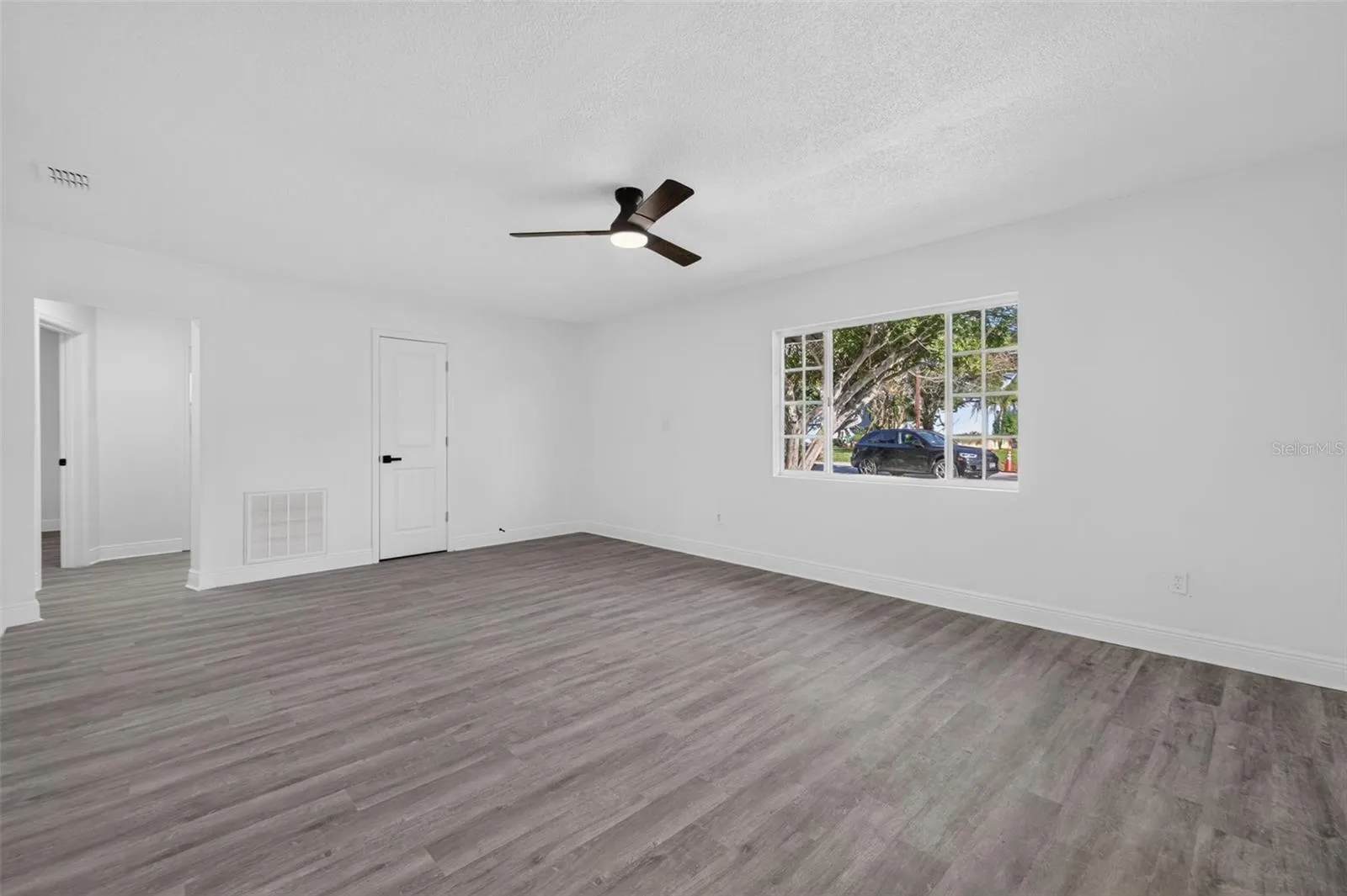 835 POINSETTIA AVE