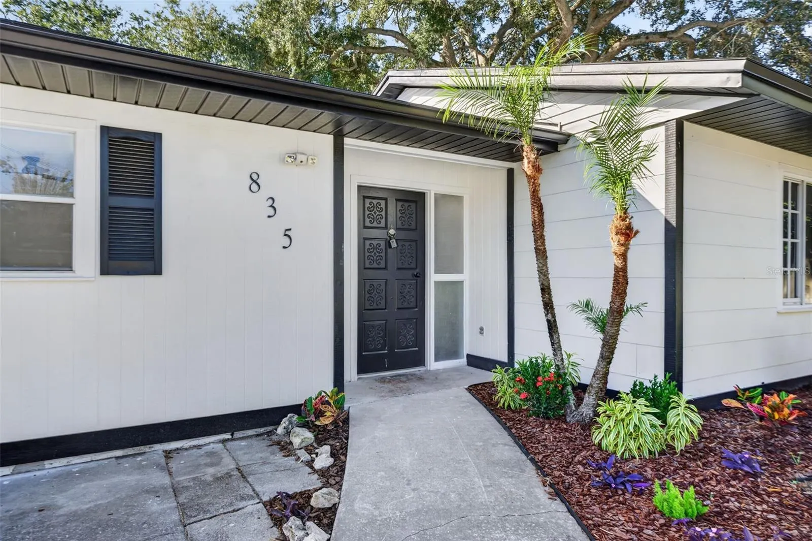 835 POINSETTIA AVE