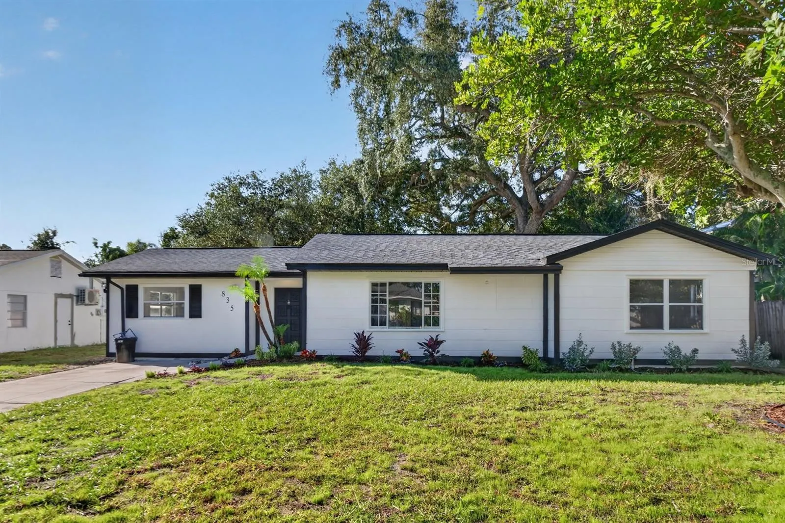 835 POINSETTIA AVE