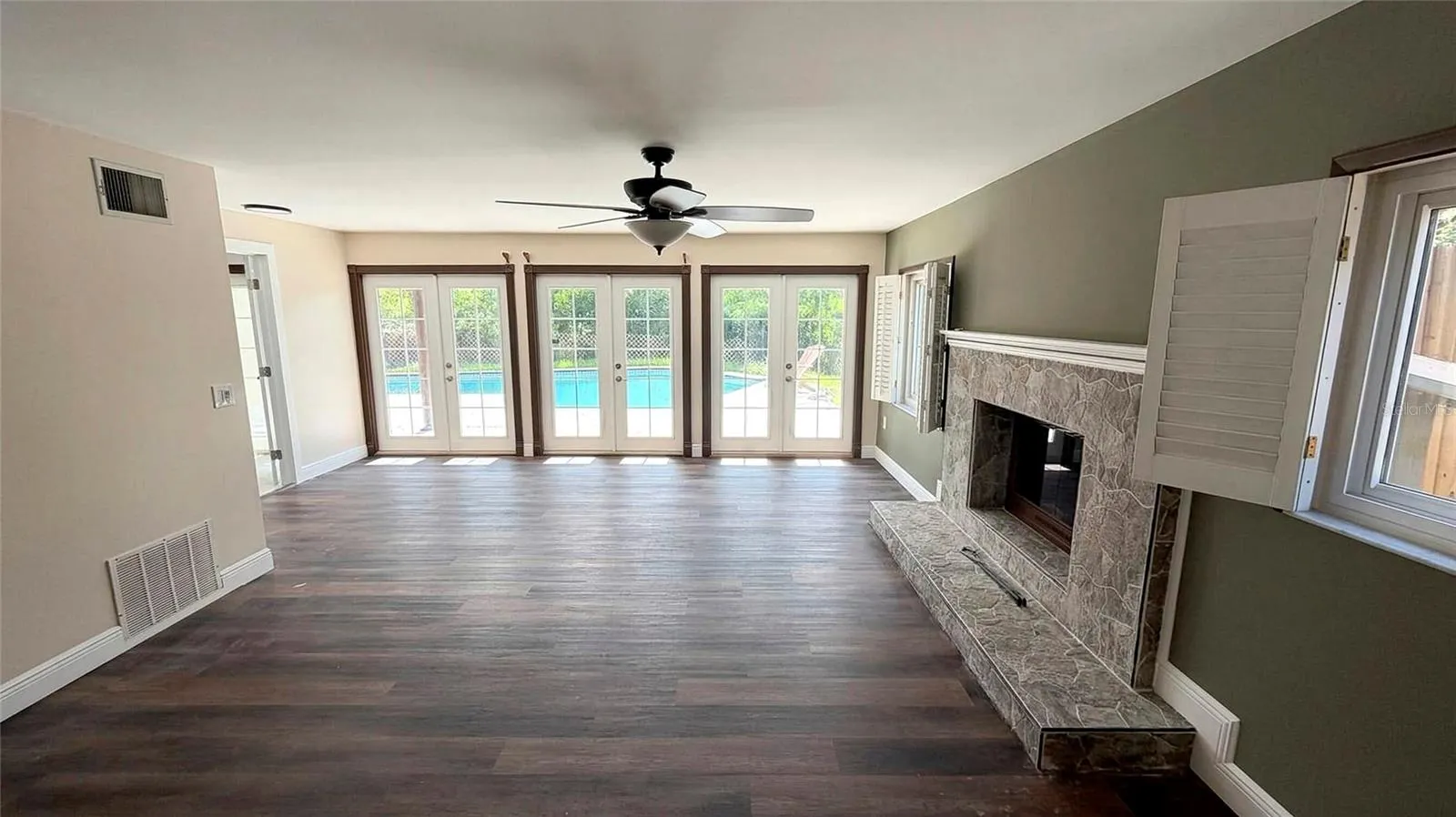 328 W COMANCHE AVE